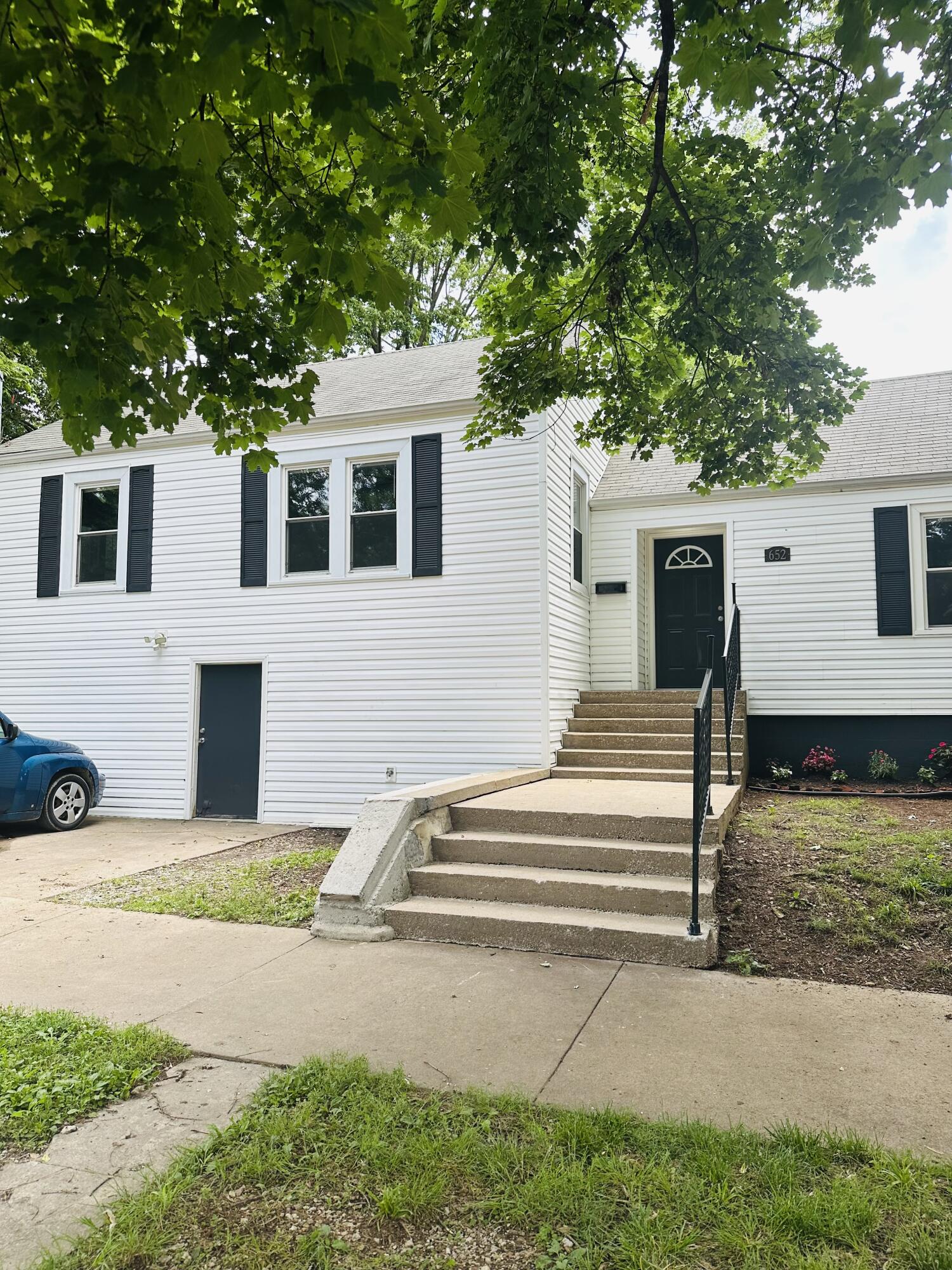 652 West Hovey Street Property Photo 2