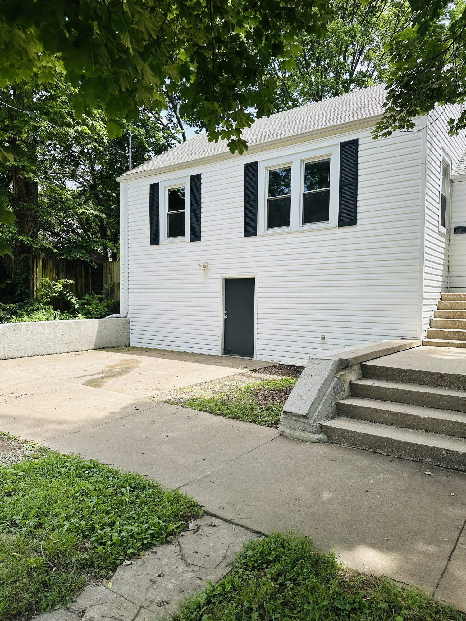 652 West Hovey Street Property Photo 4