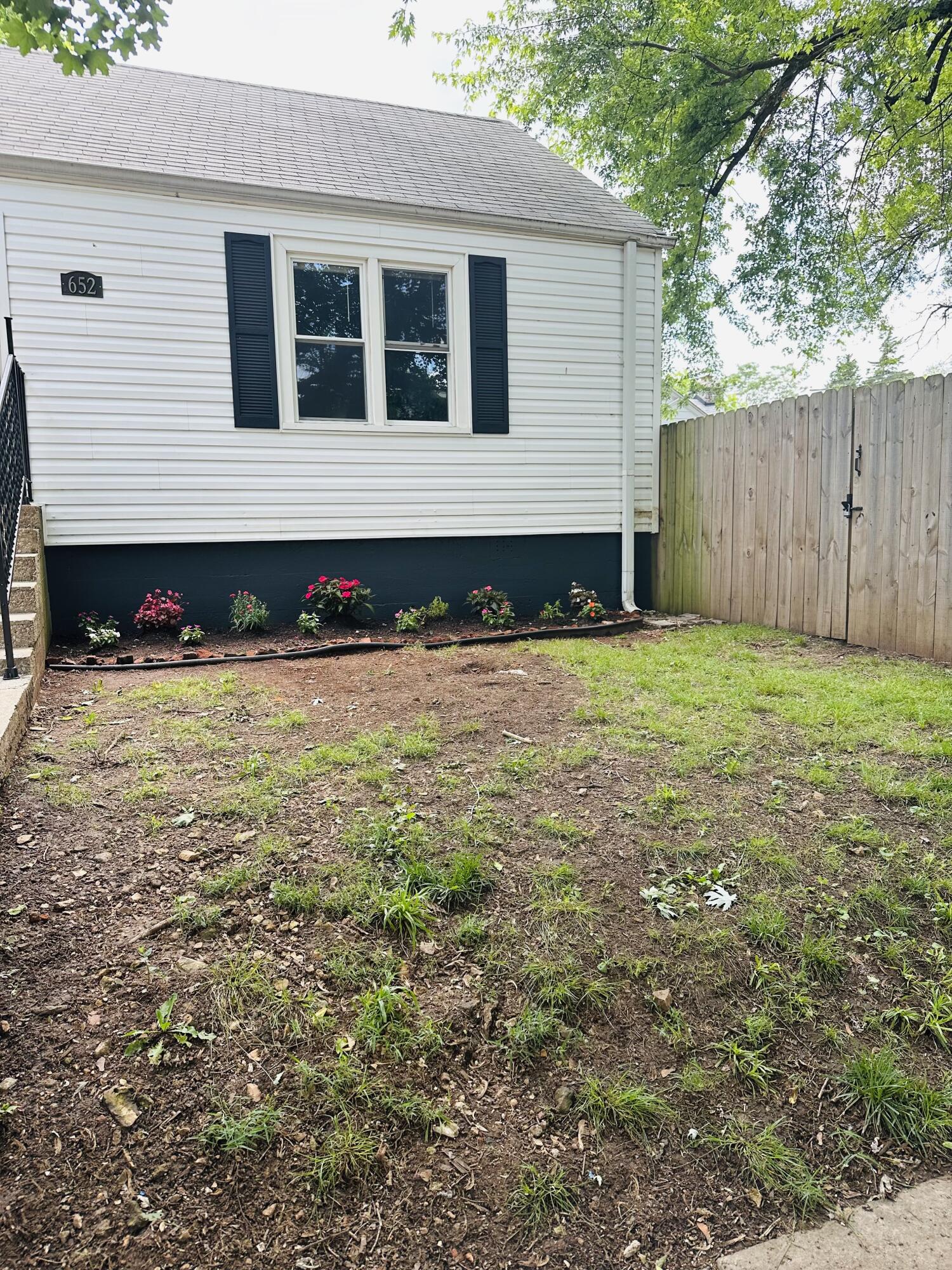 652 West Hovey Street Property Photo 6