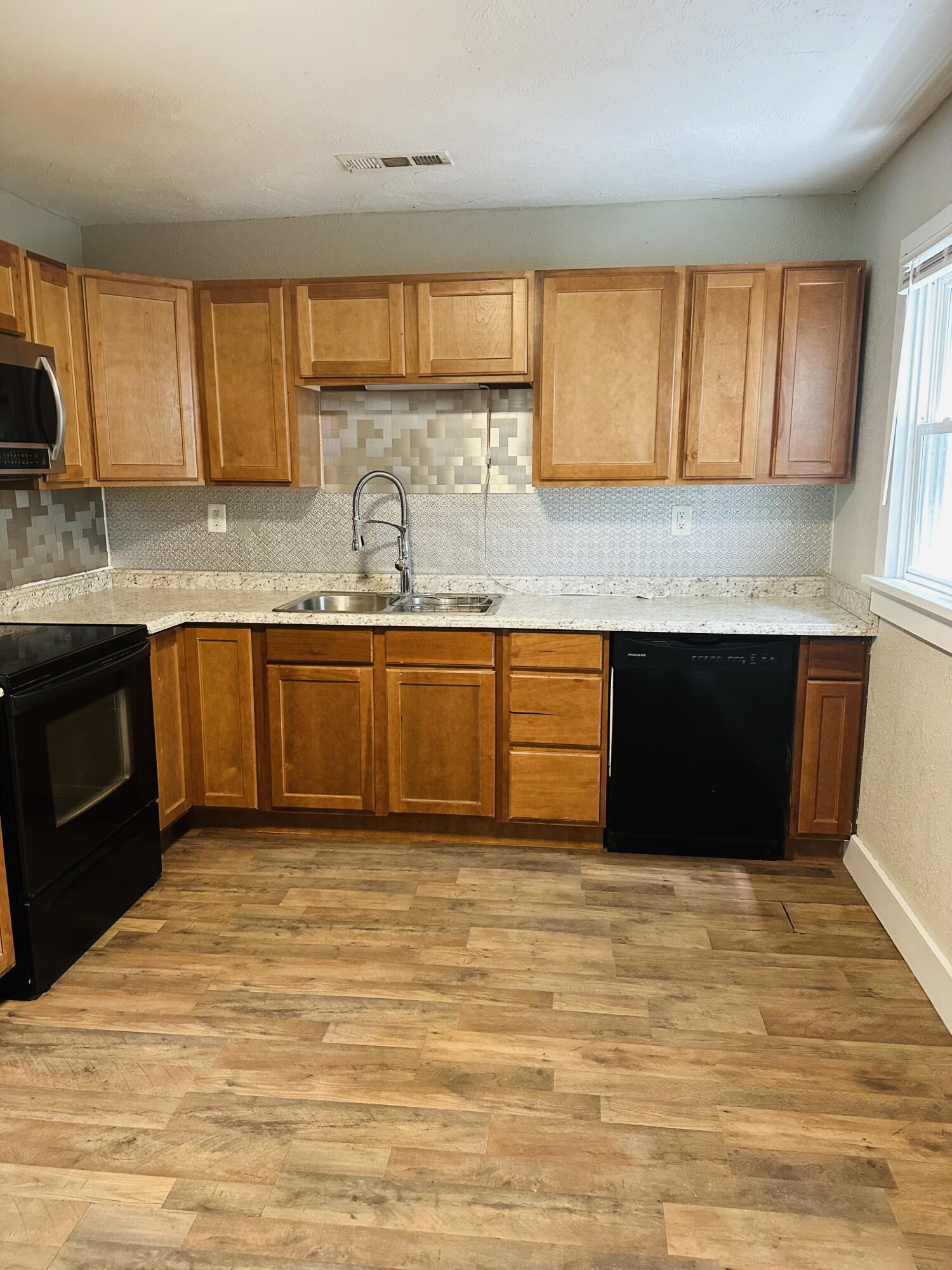 652 West Hovey Street Property Photo 14