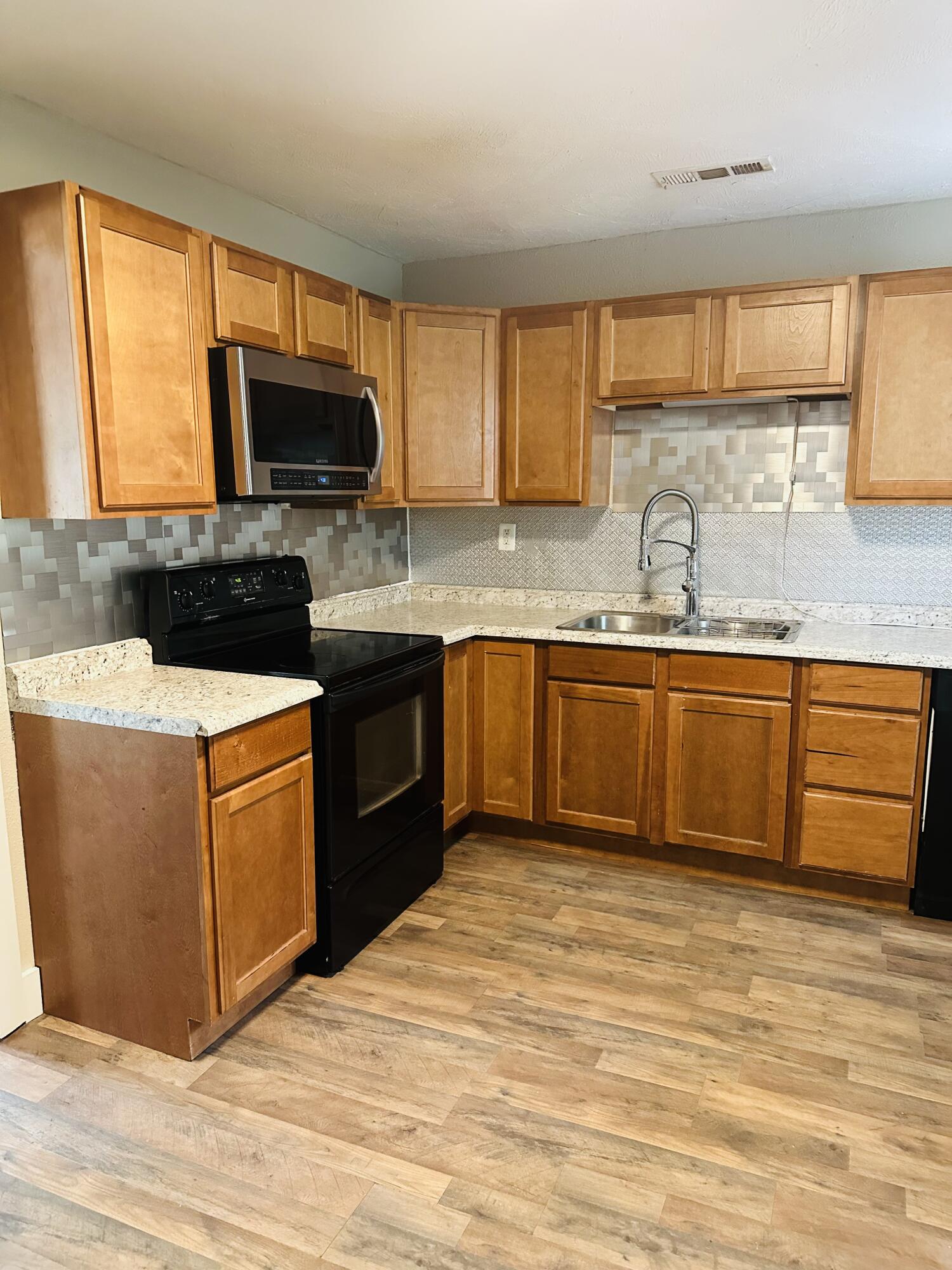 652 West Hovey Street Property Photo 15