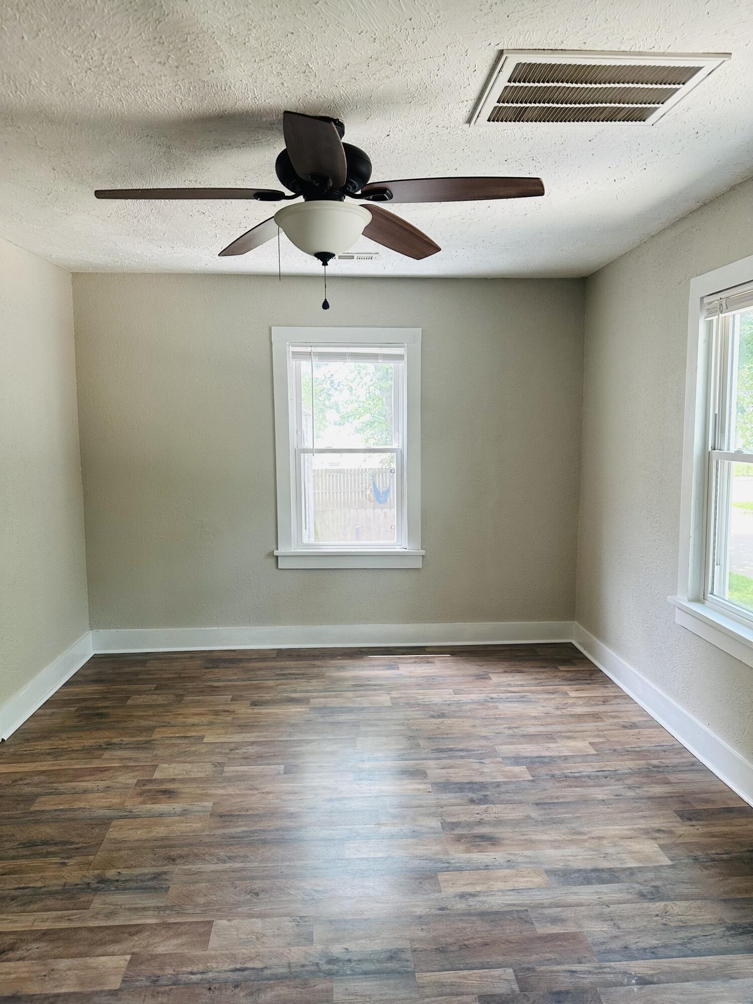 652 West Hovey Street Property Photo 18