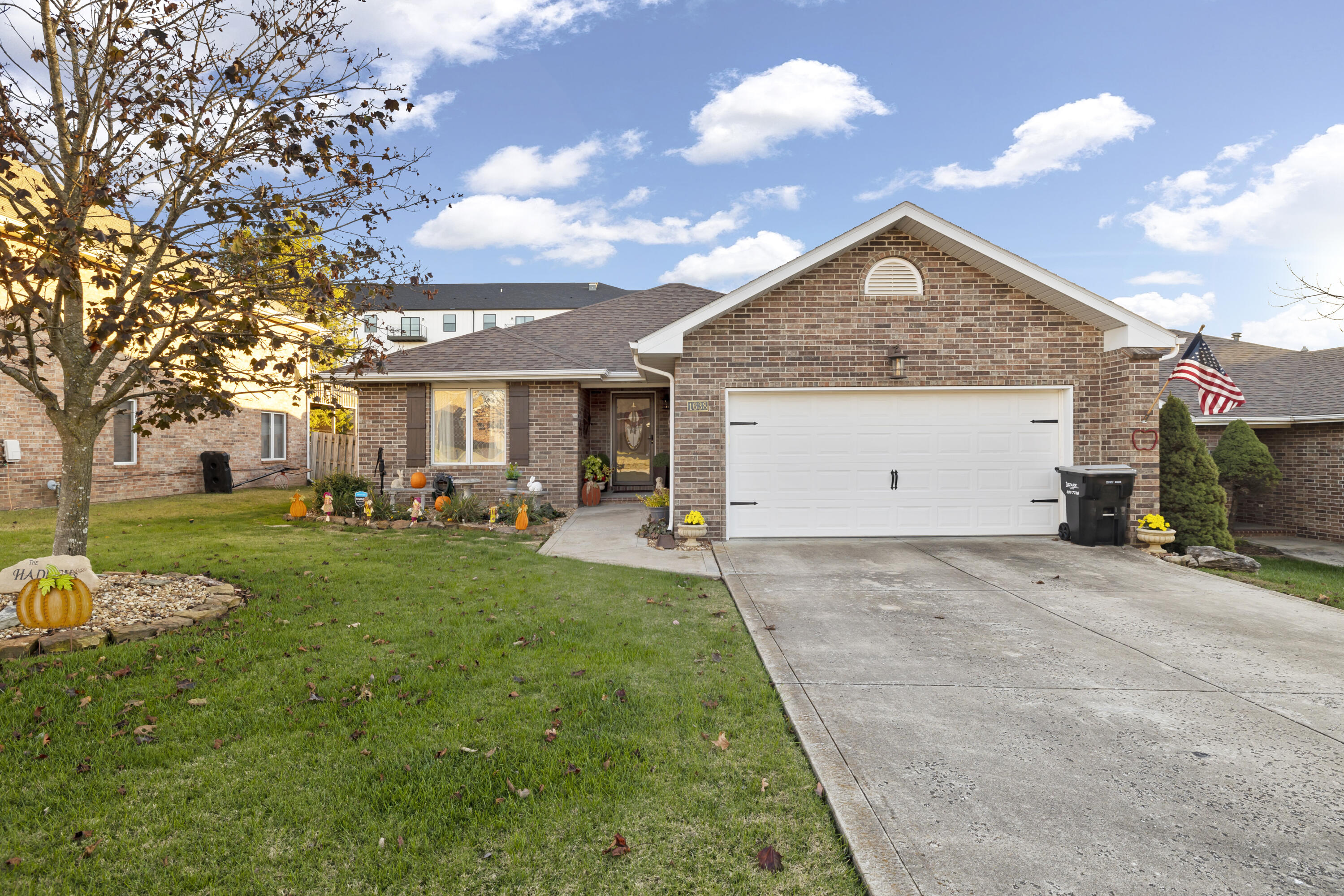 1638 West Swallow Street Property Photo 1