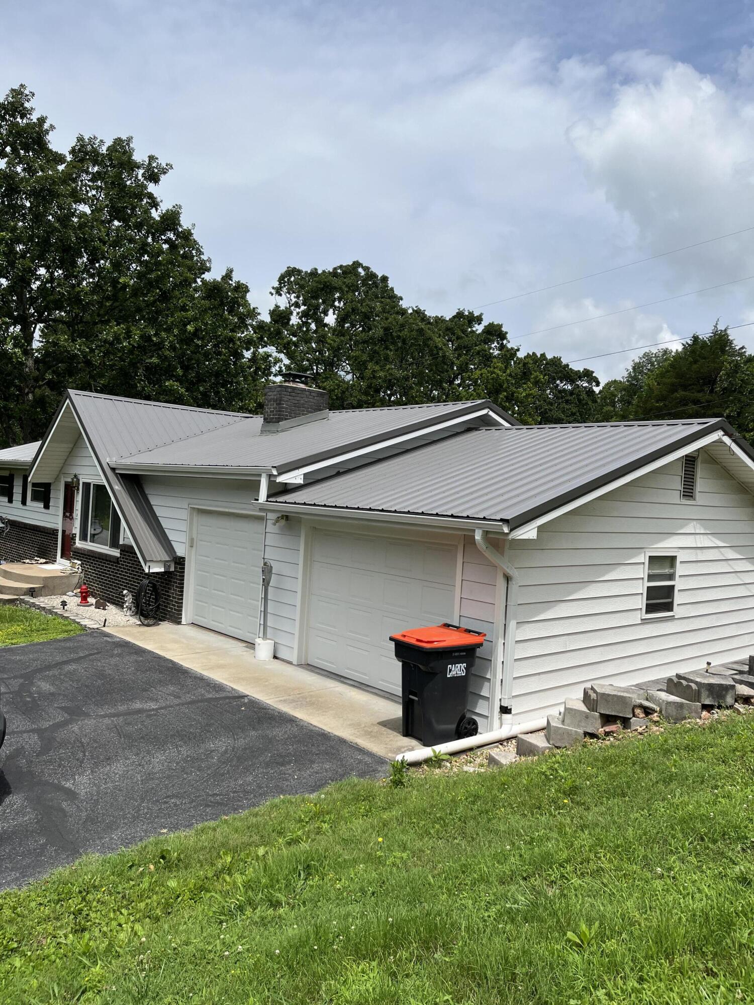 111 Robinhood Drive Property Photo 3