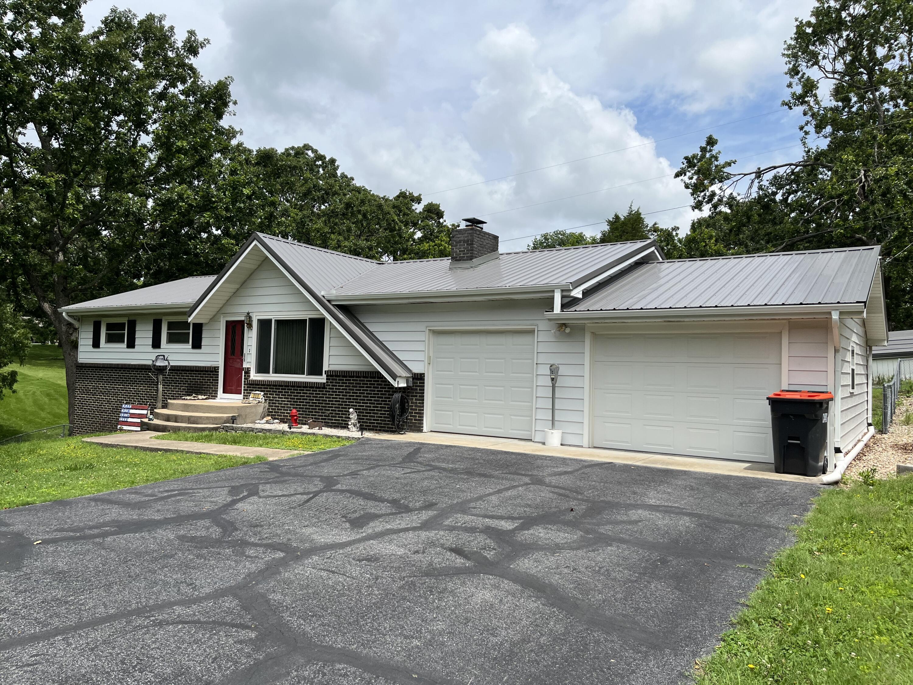 111 Robinhood Drive Property Photo 4