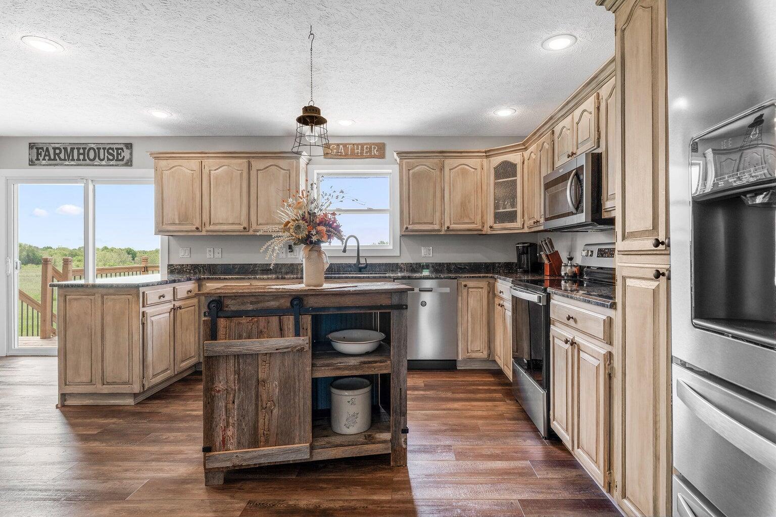 5376-b South 140th Road Property Photo 10