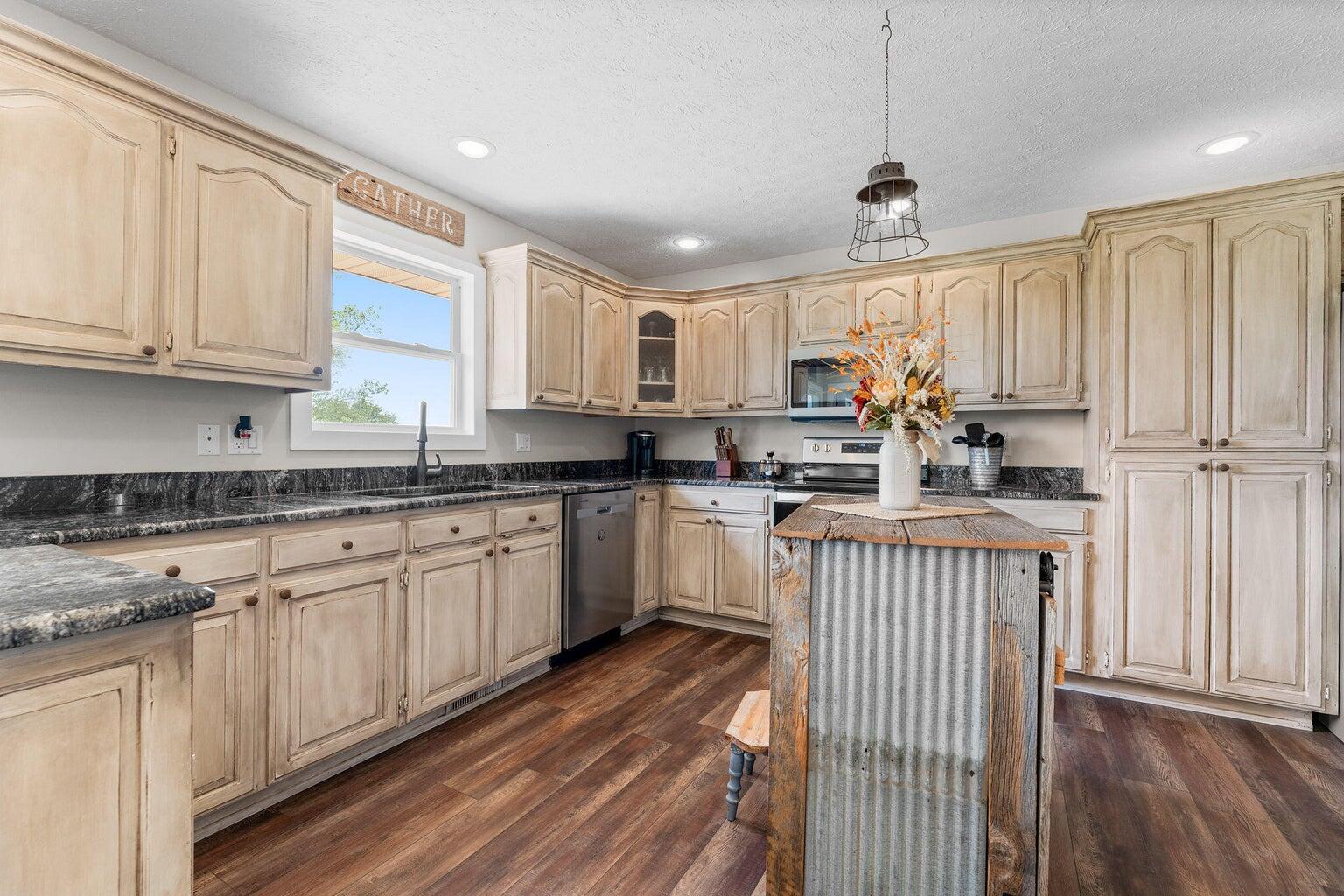 5376-b South 140th Road Property Photo 11