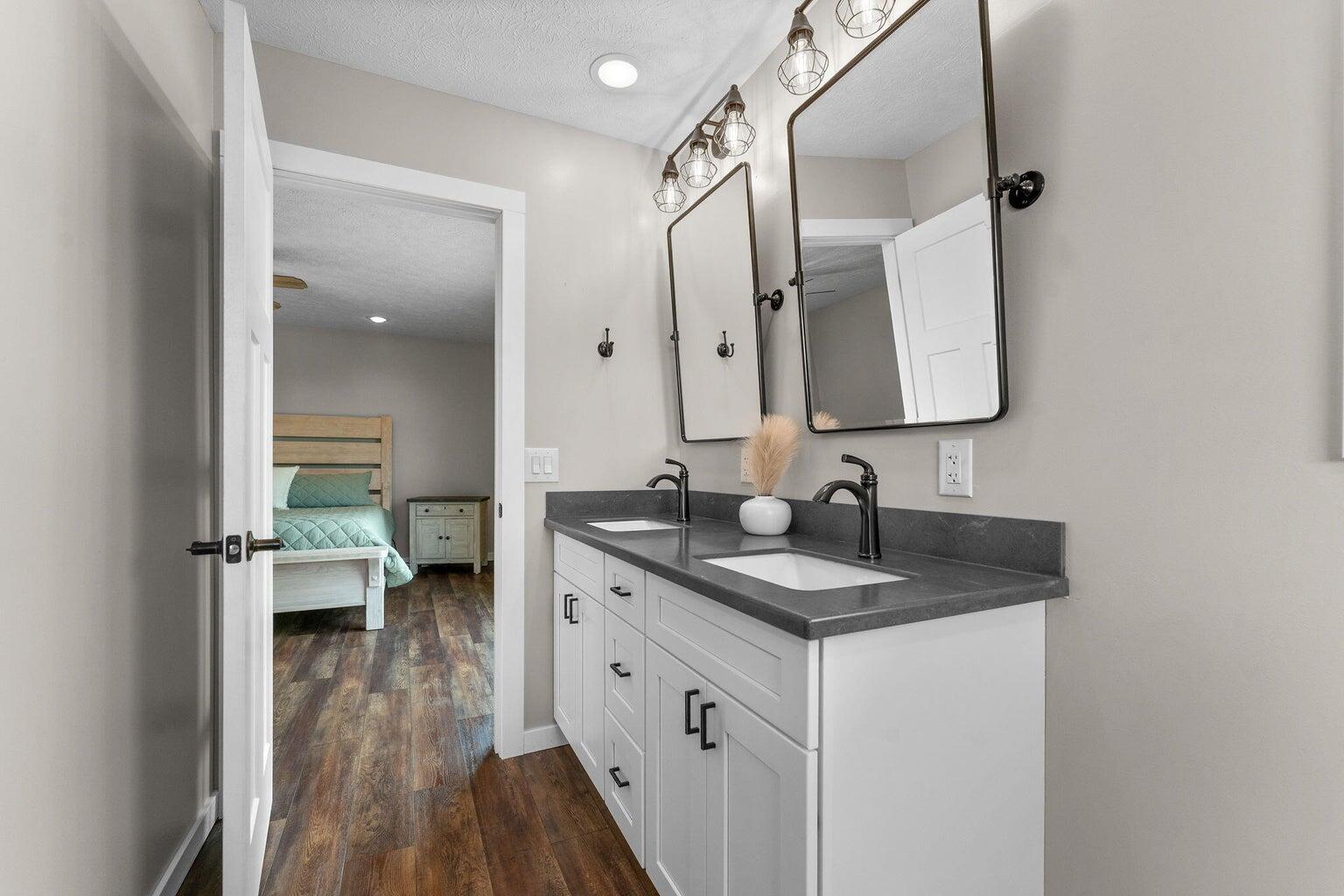 5376-b South 140th Road Property Photo 17