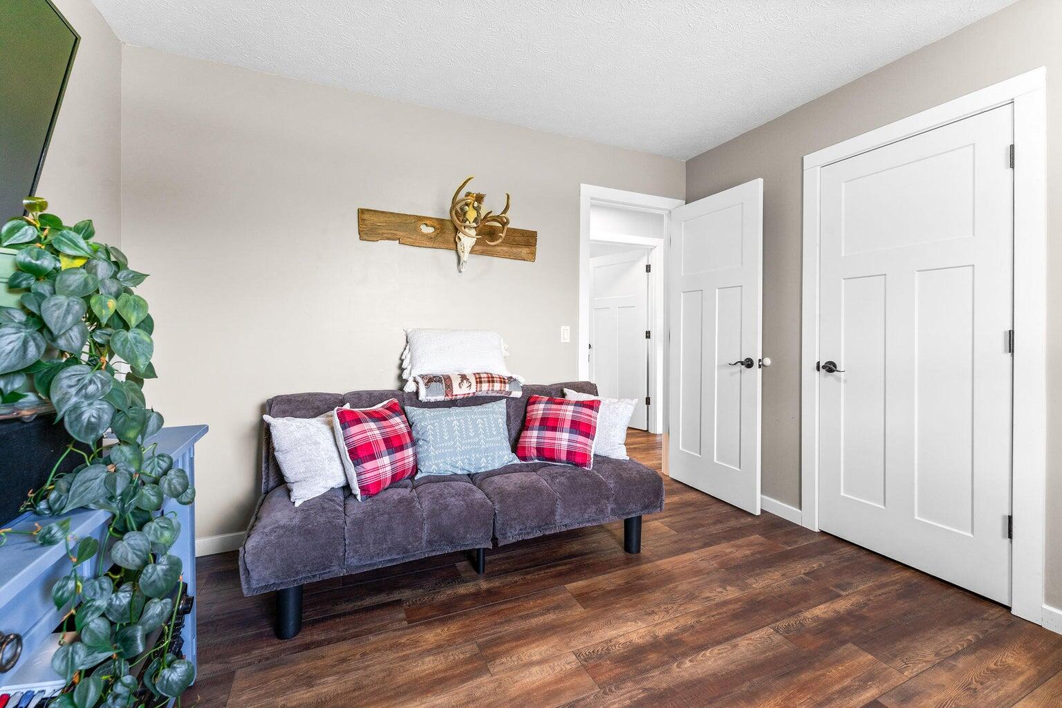 5376-b South 140th Road Property Photo 19