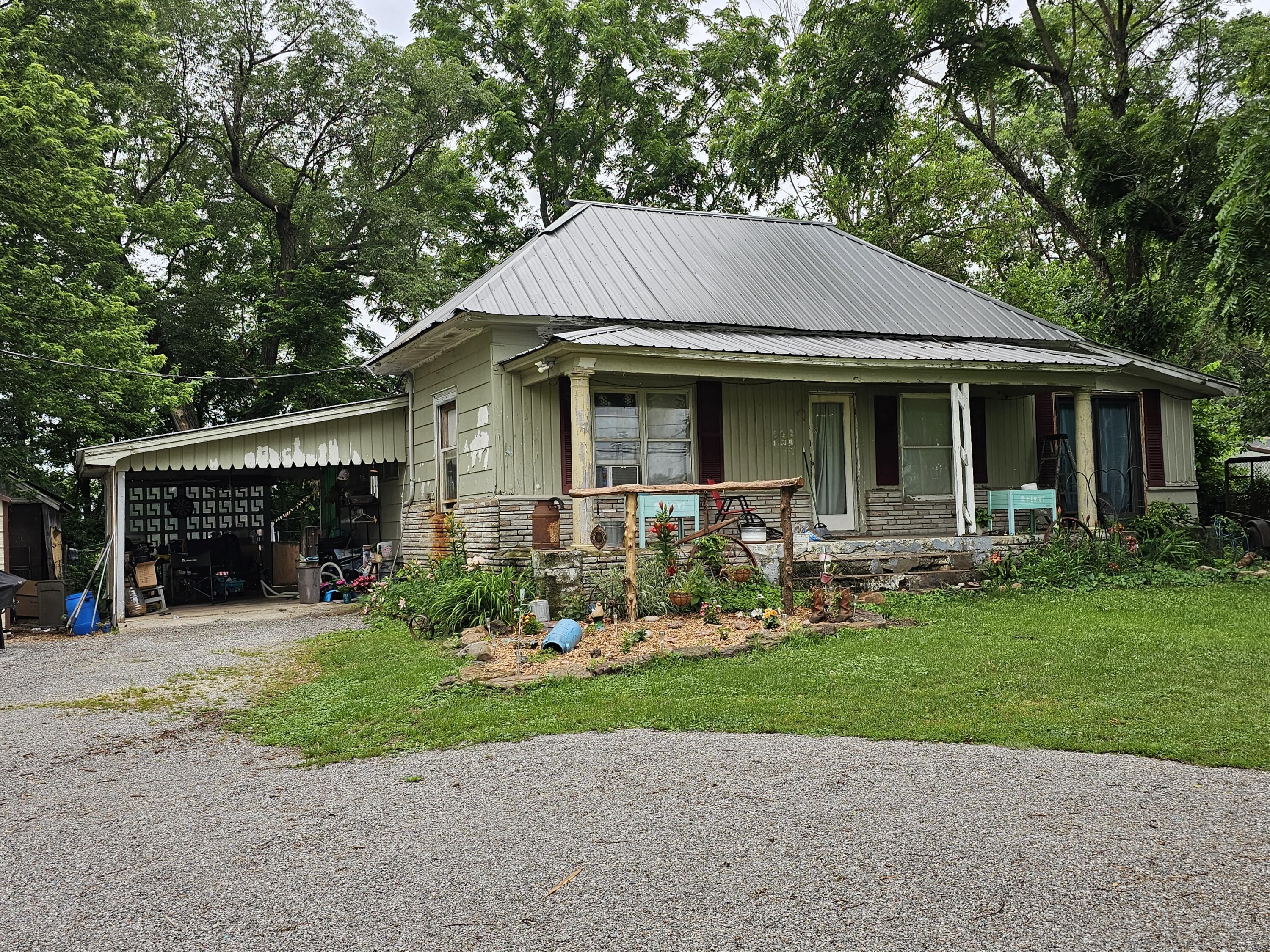 502 South Gilman Avenue Property Photo 2