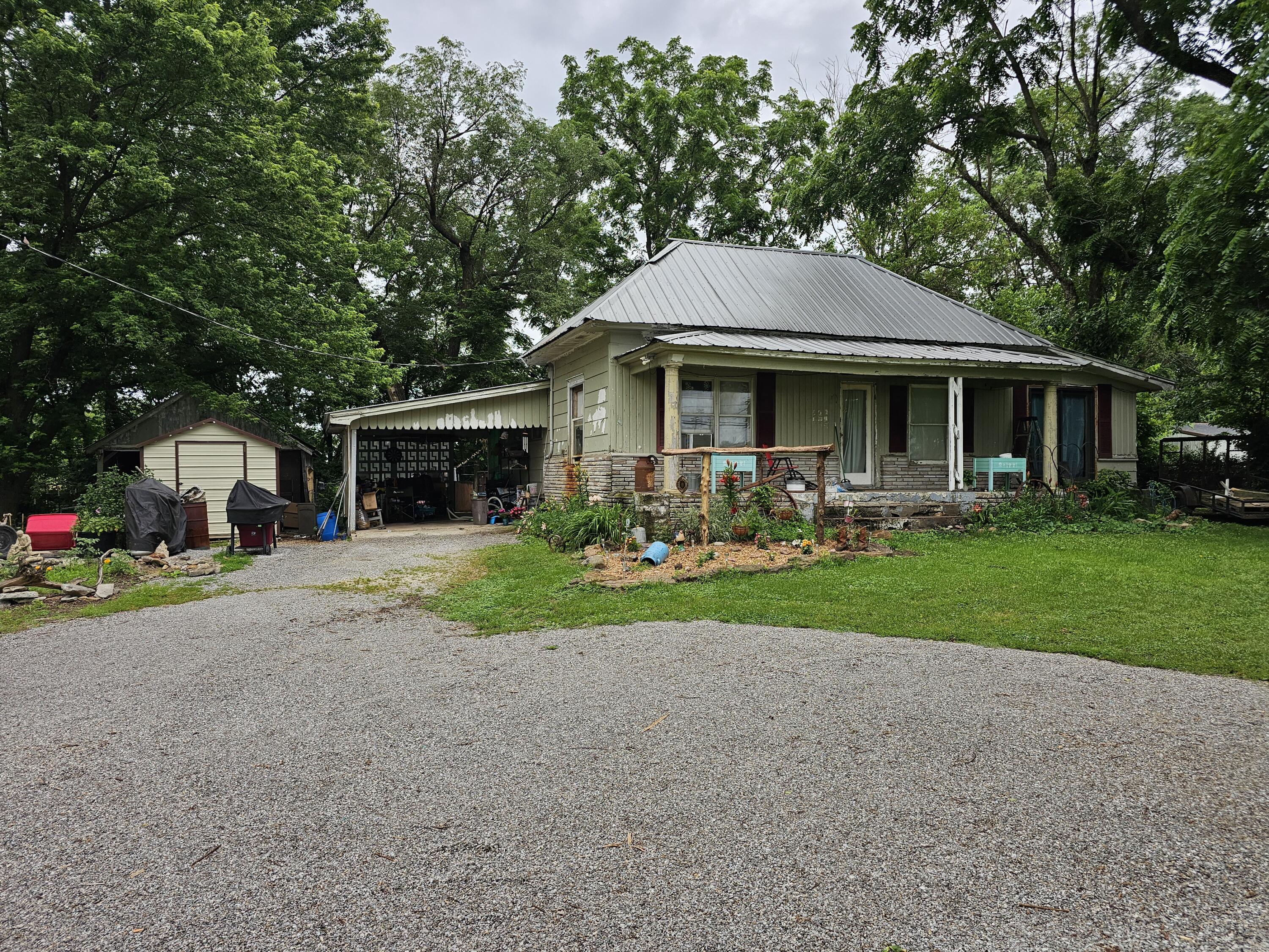 502 South Gilman Avenue Property Photo 3