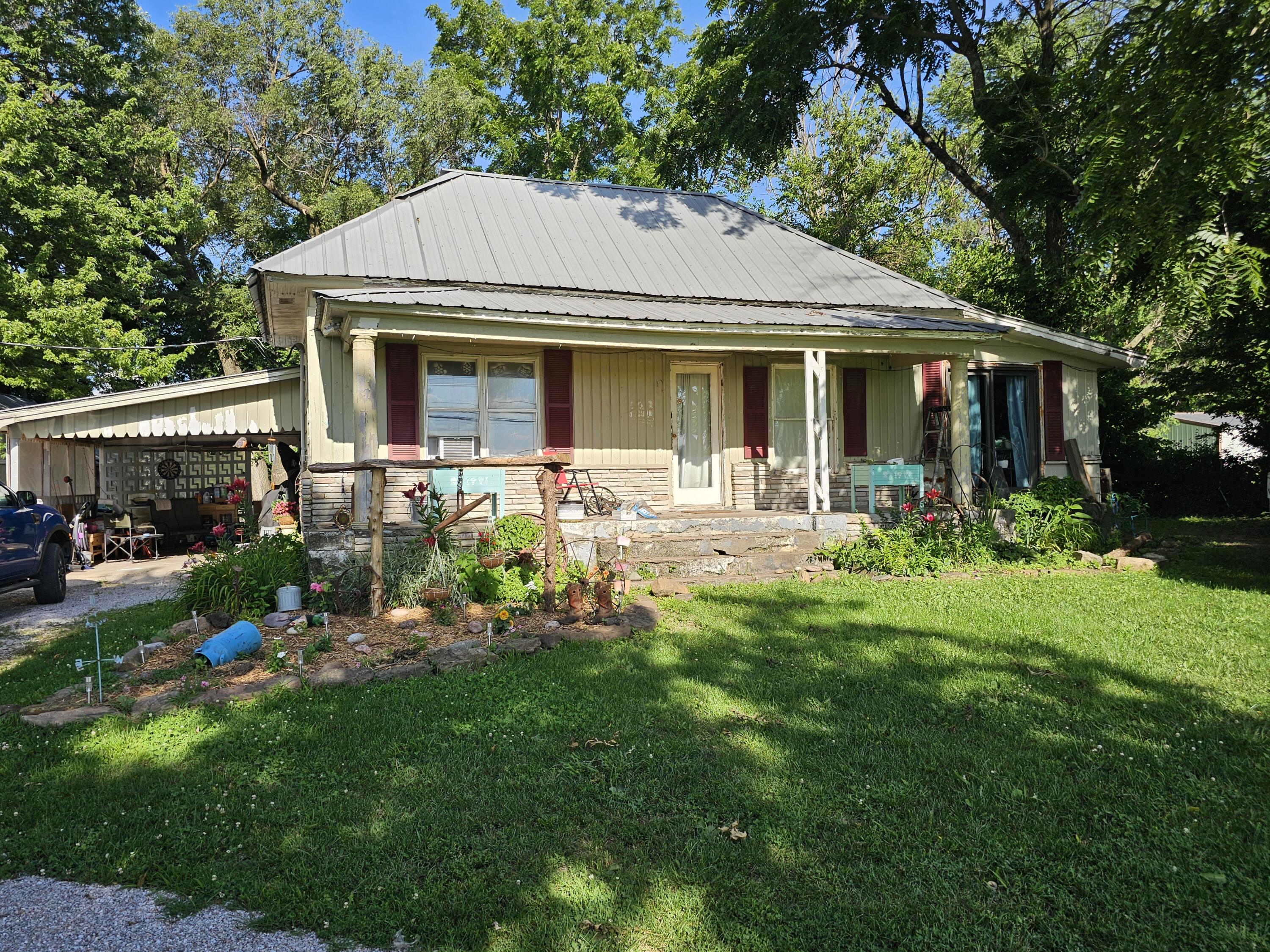 502 South Gilman Avenue Property Photo 4