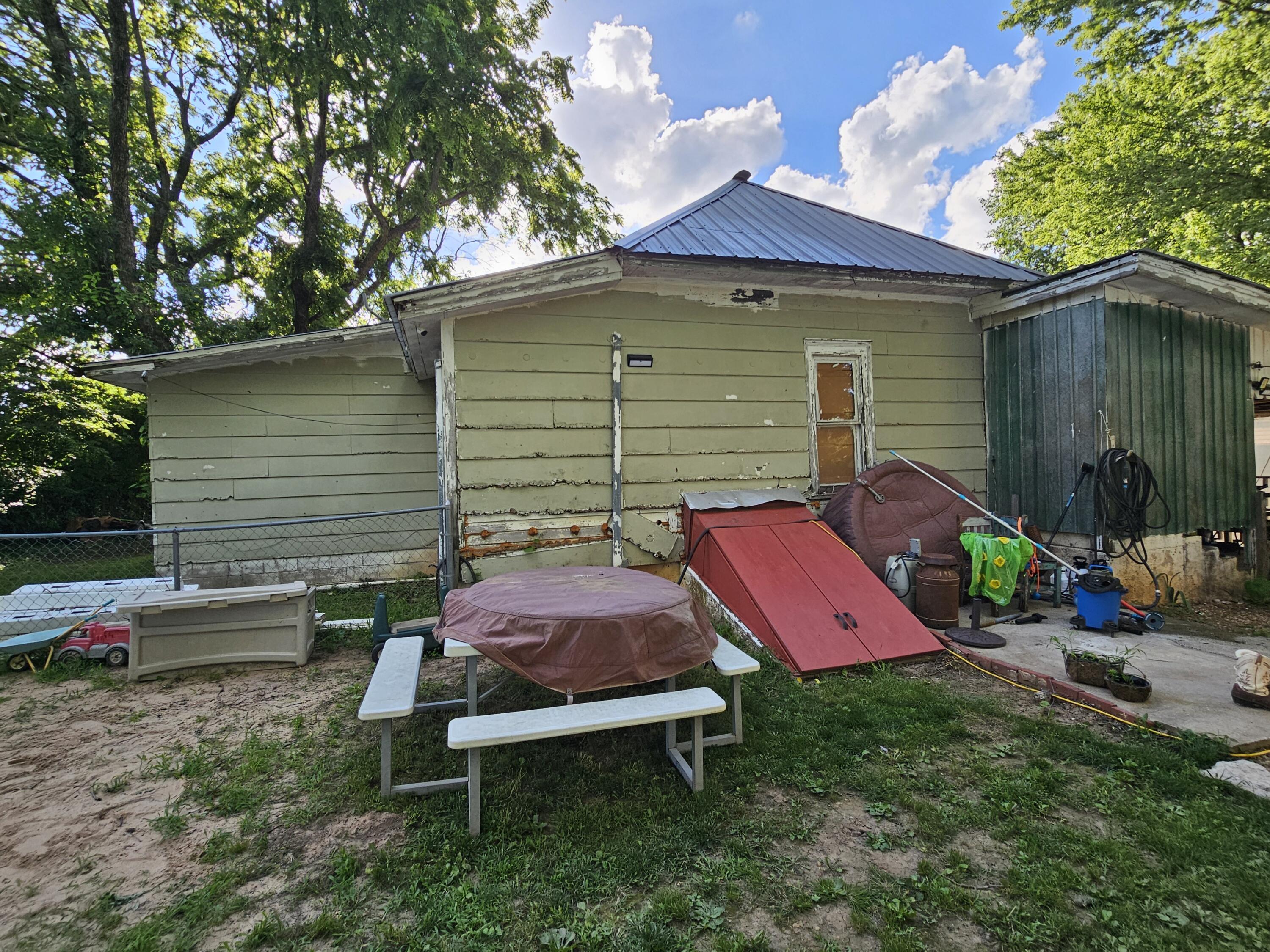 502 South Gilman Avenue Property Photo 5