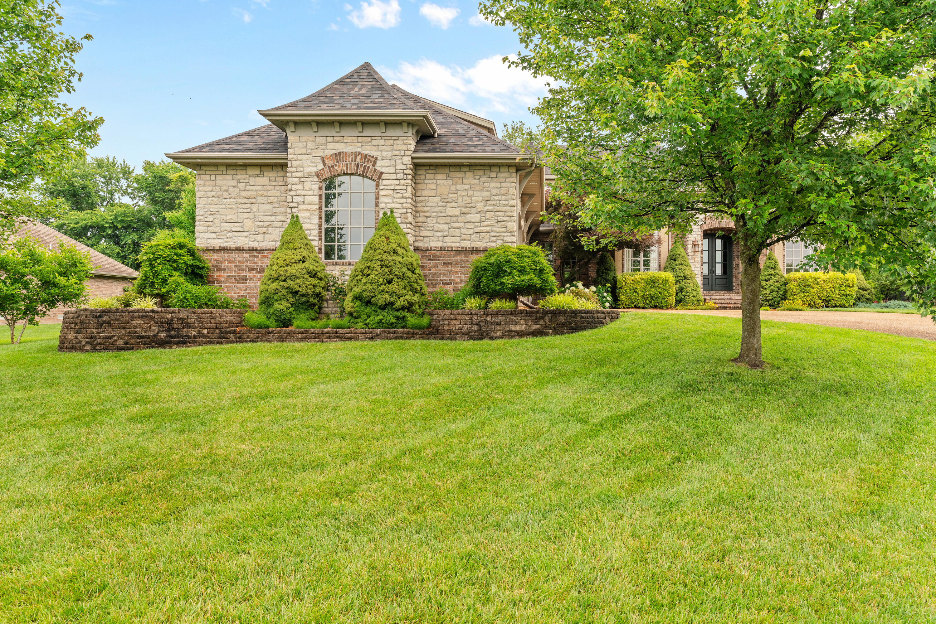 4715 Cobble Creek Drive Property Photo 4
