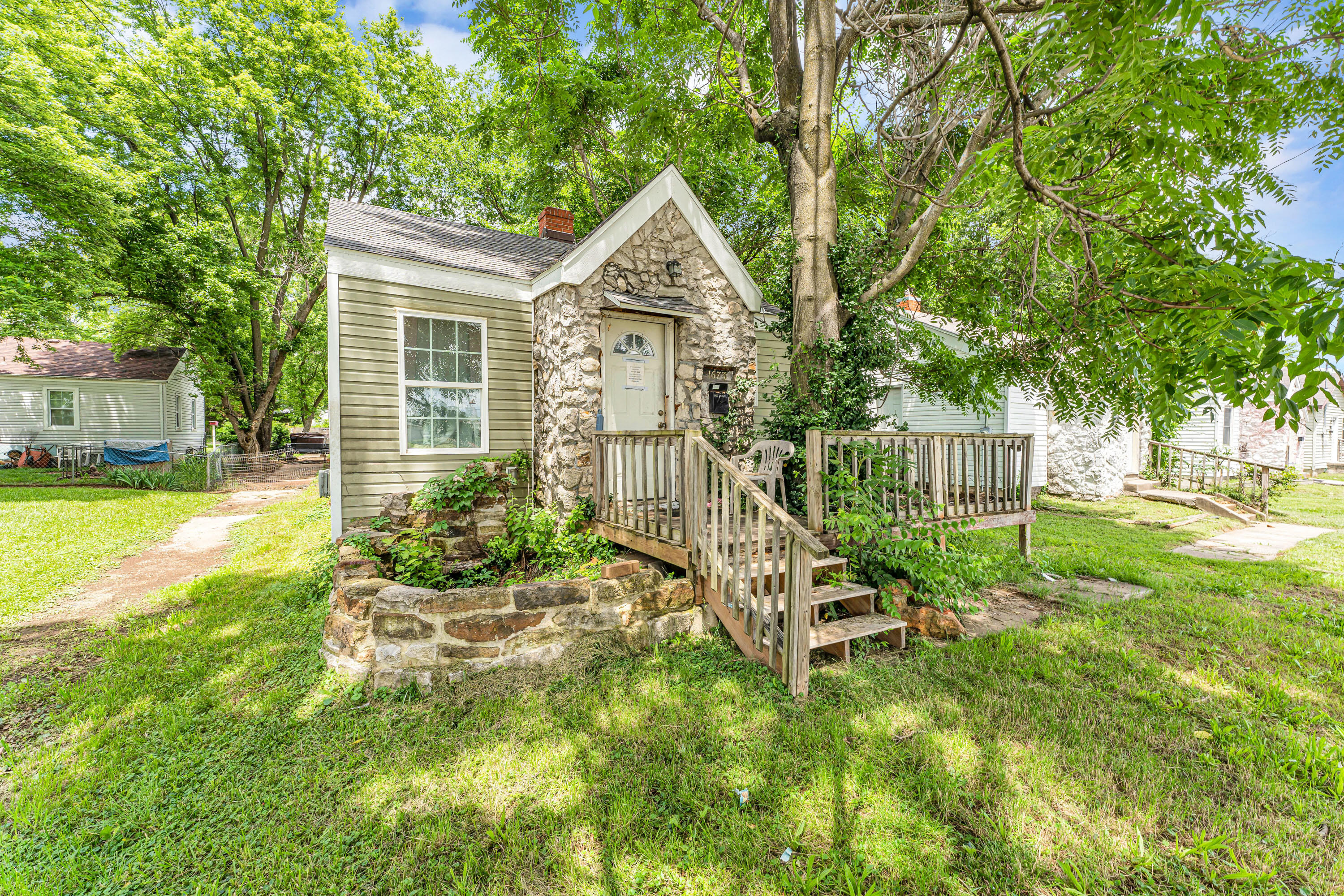 1673 East Chestnut Street Property Photo 1