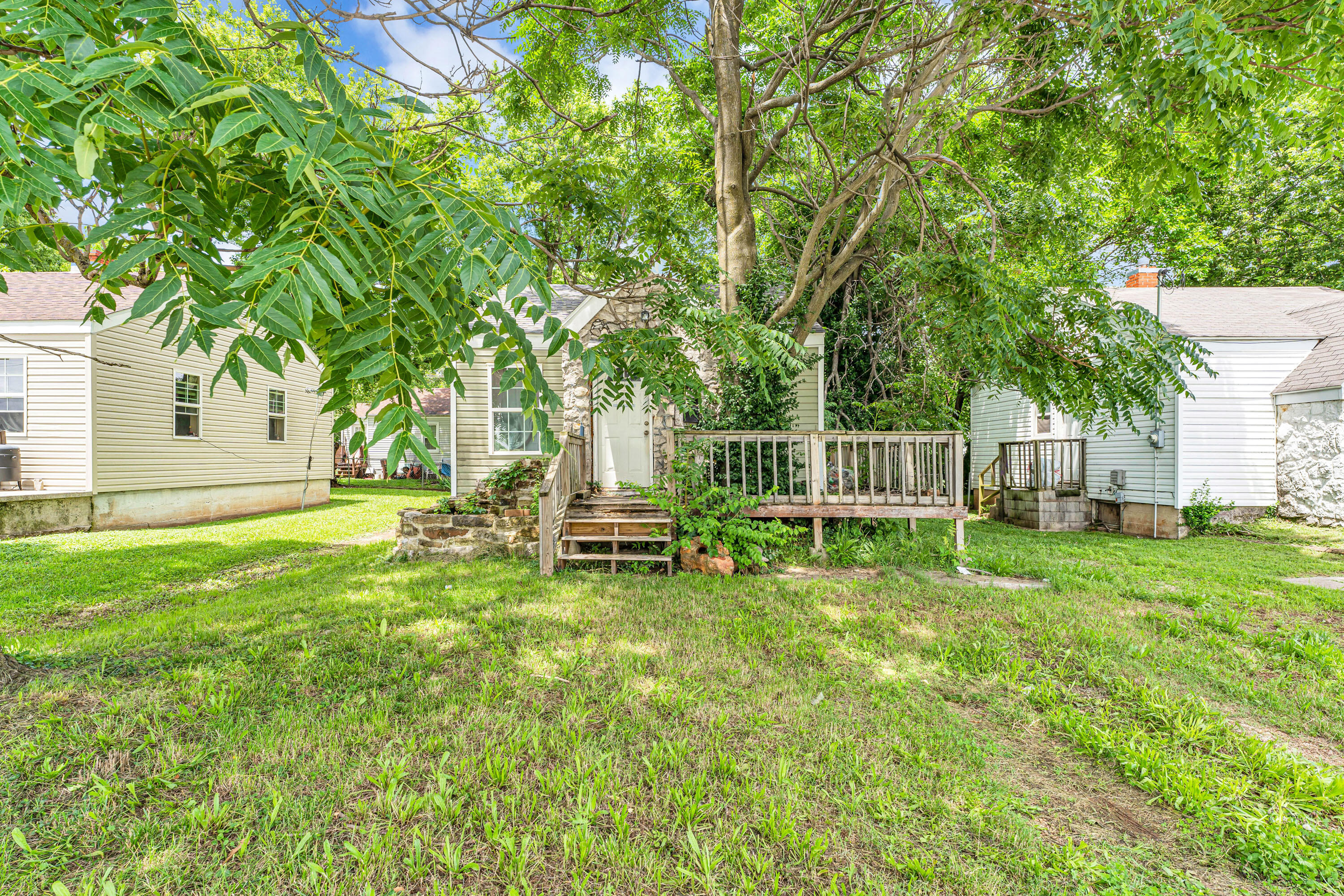 1673 East Chestnut Street Property Photo 2