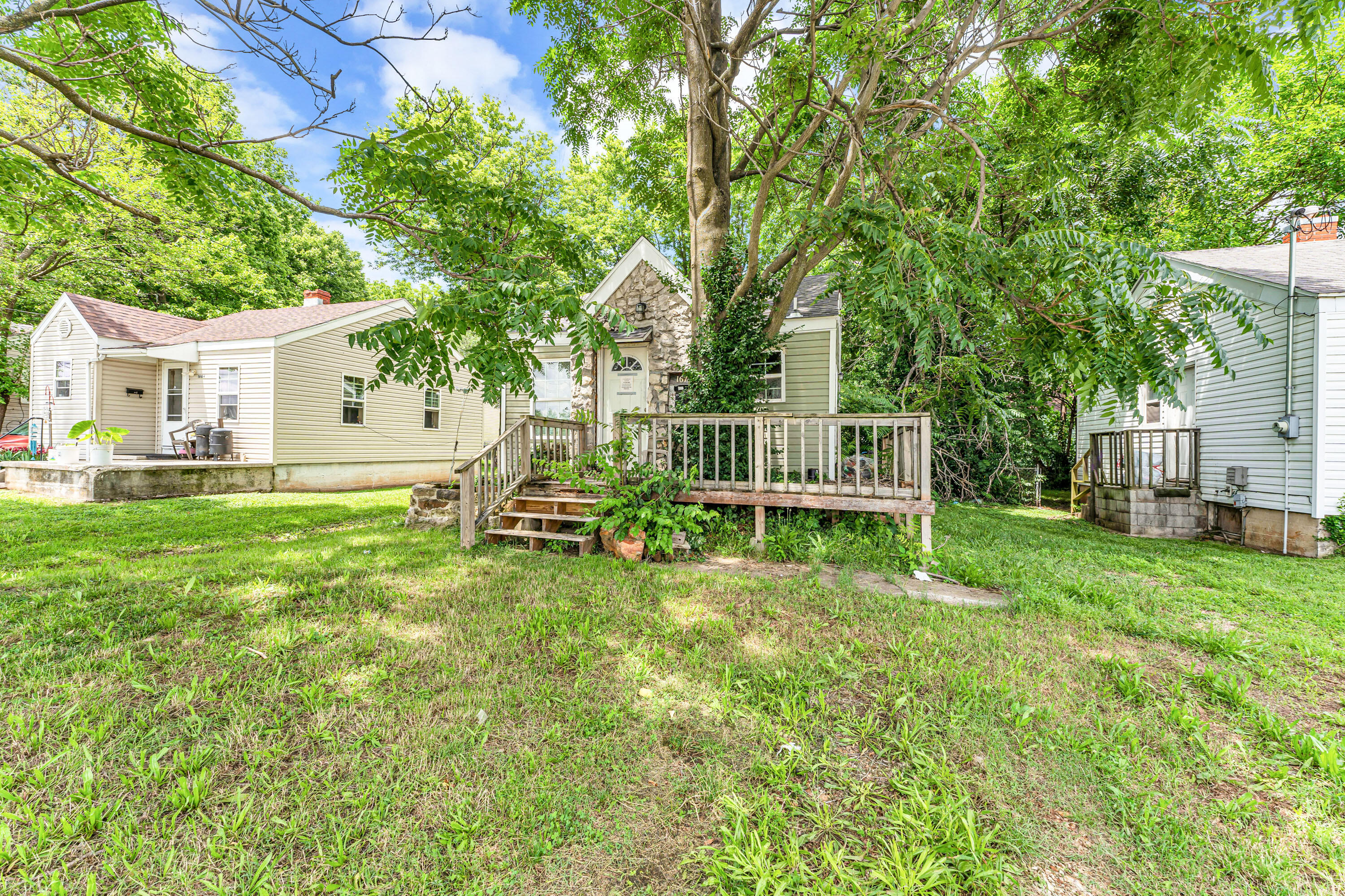 1673 East Chestnut Street Property Photo 3