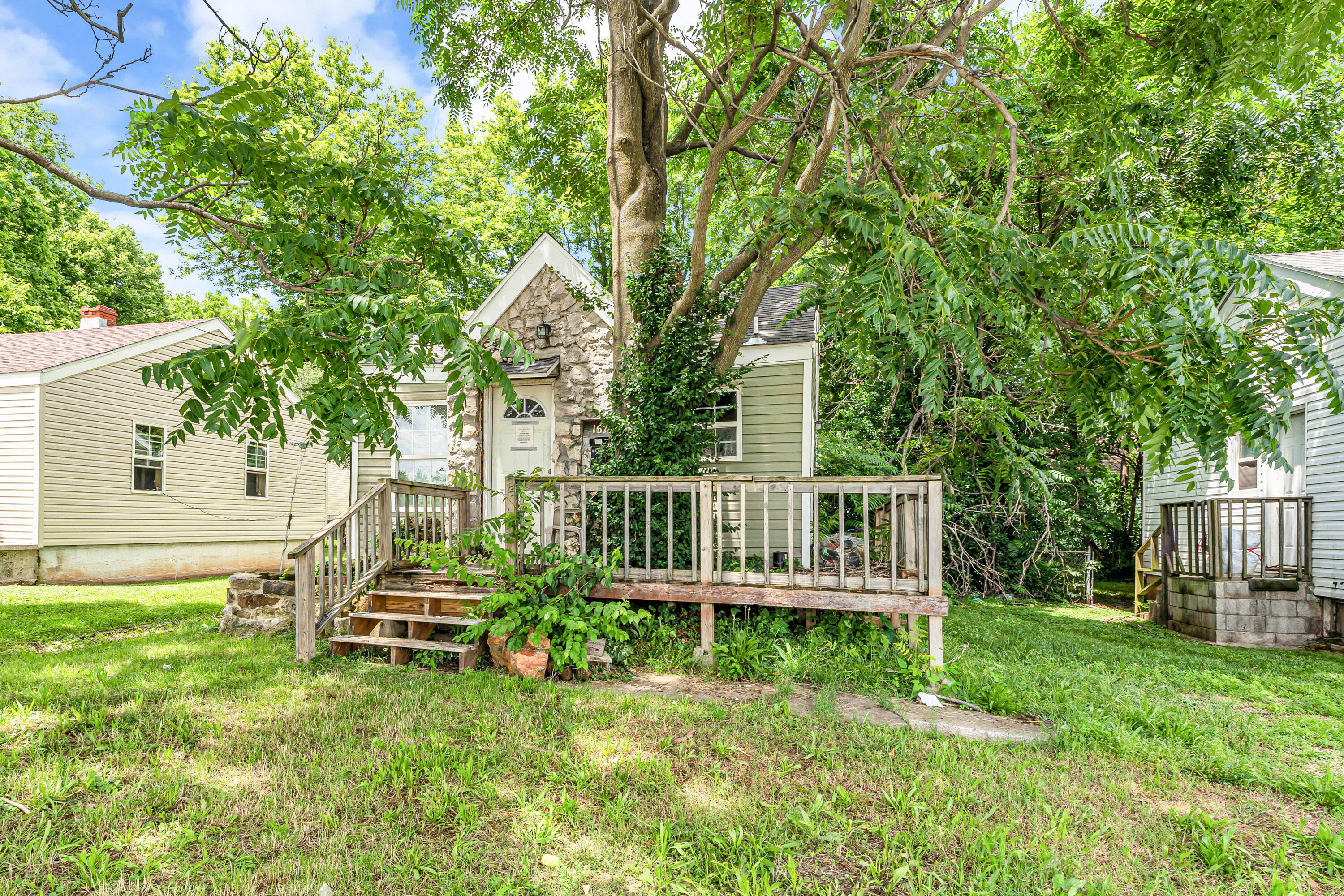 1673 East Chestnut Street Property Photo 4