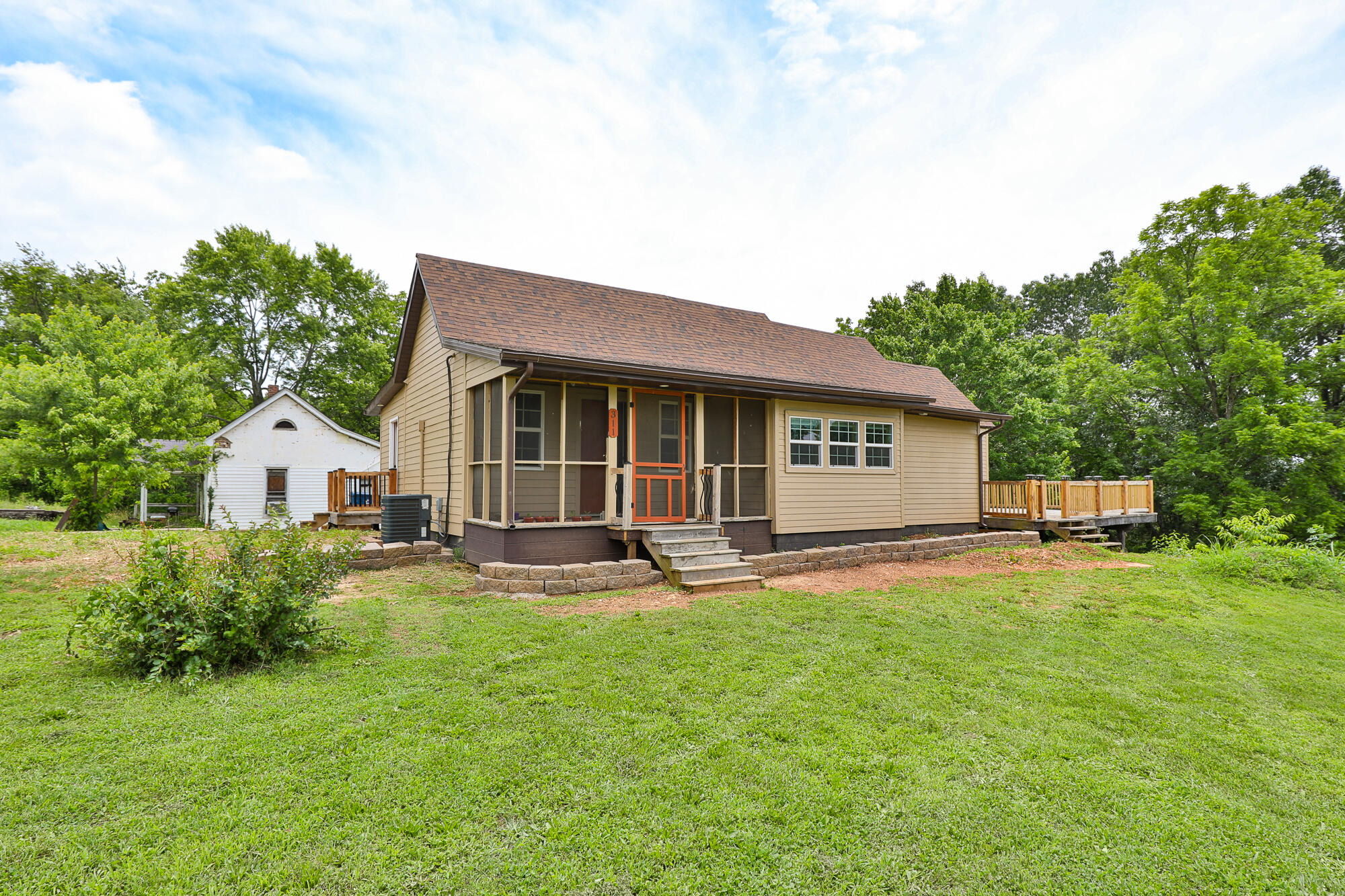 311 College Street Property Photo 2