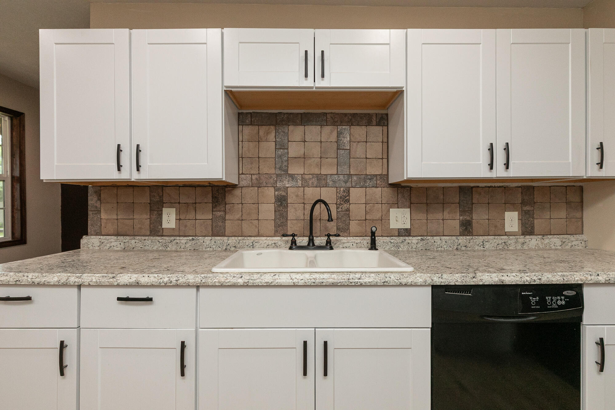 311 College Street Property Photo 4