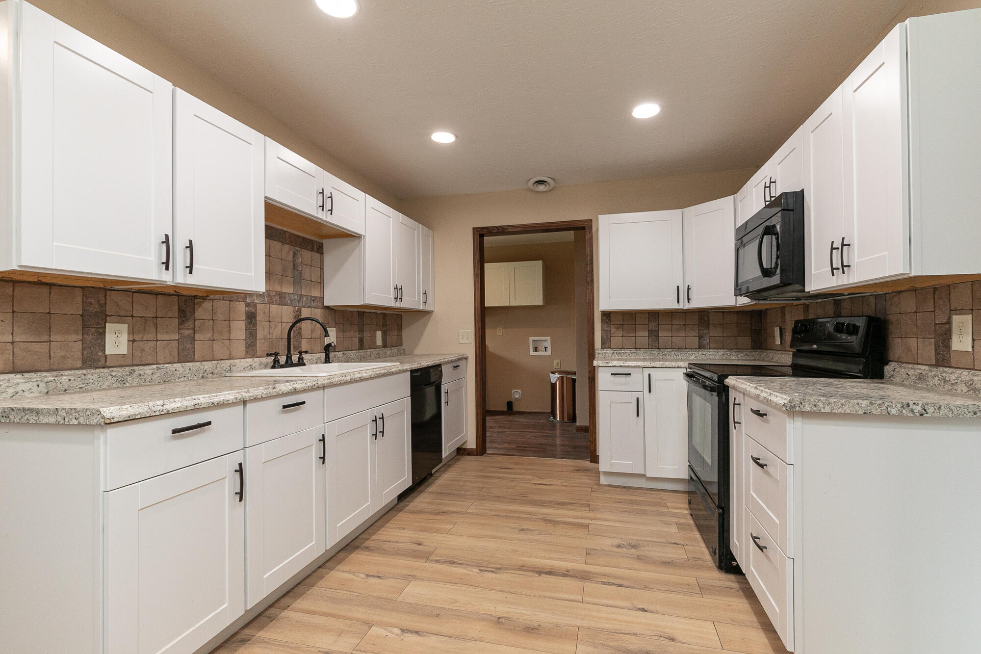 311 College Street Property Photo 5