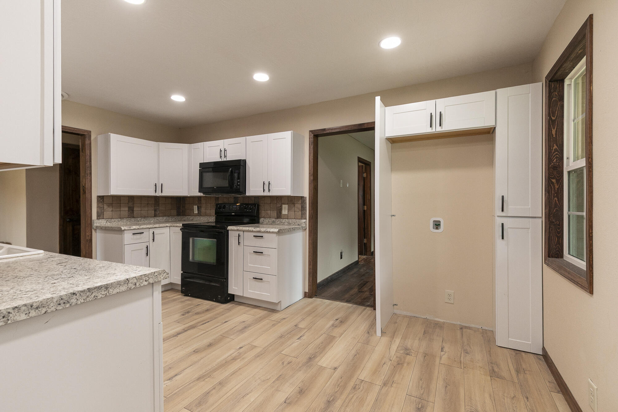 311 College Street Property Photo 7