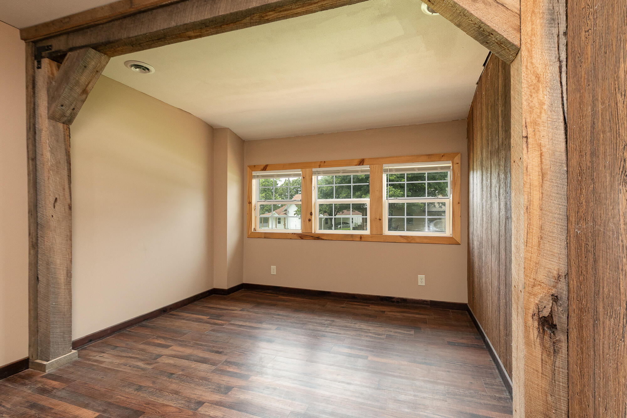 311 College Street Property Photo 8