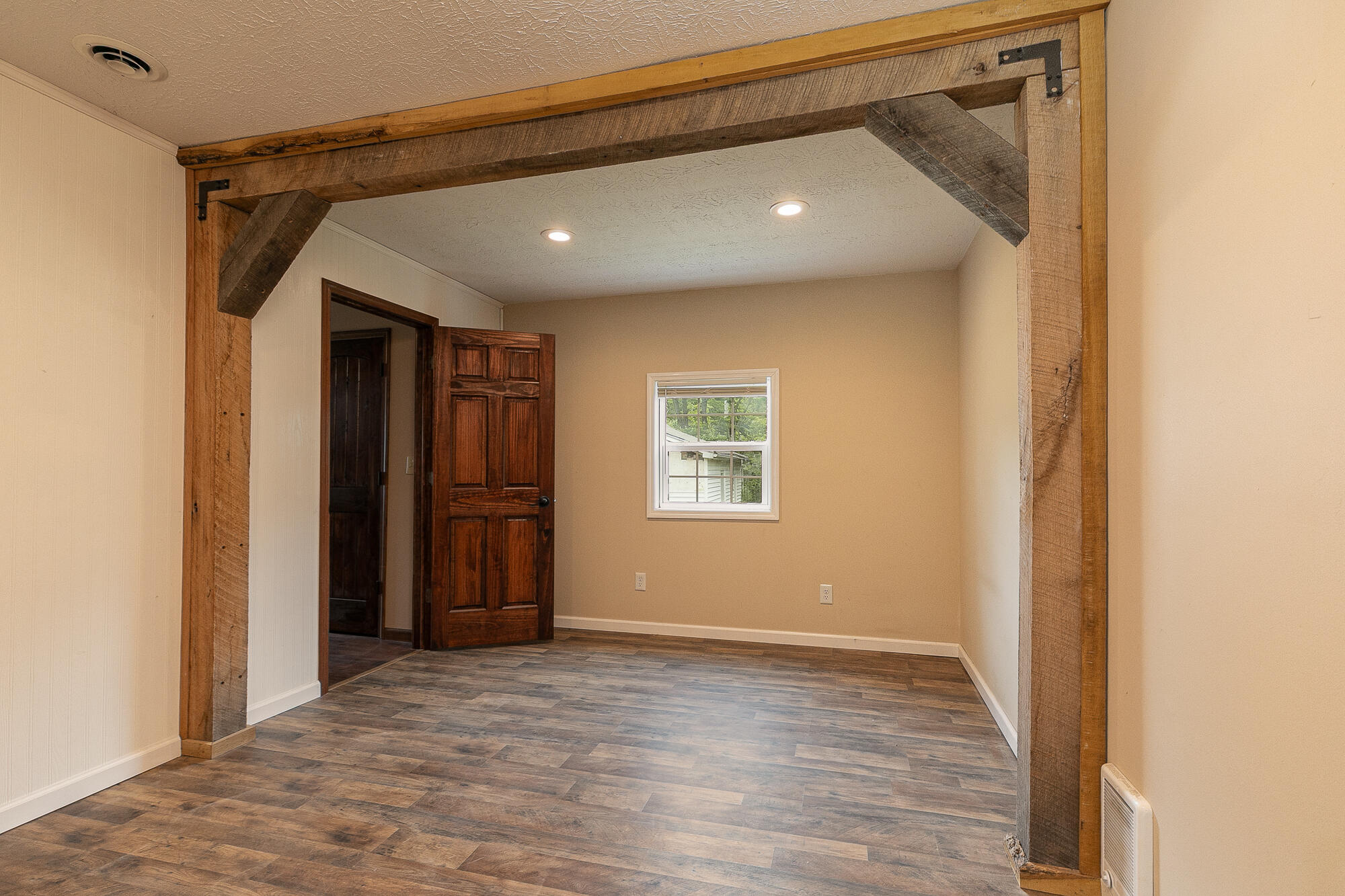 311 College Street Property Photo 10