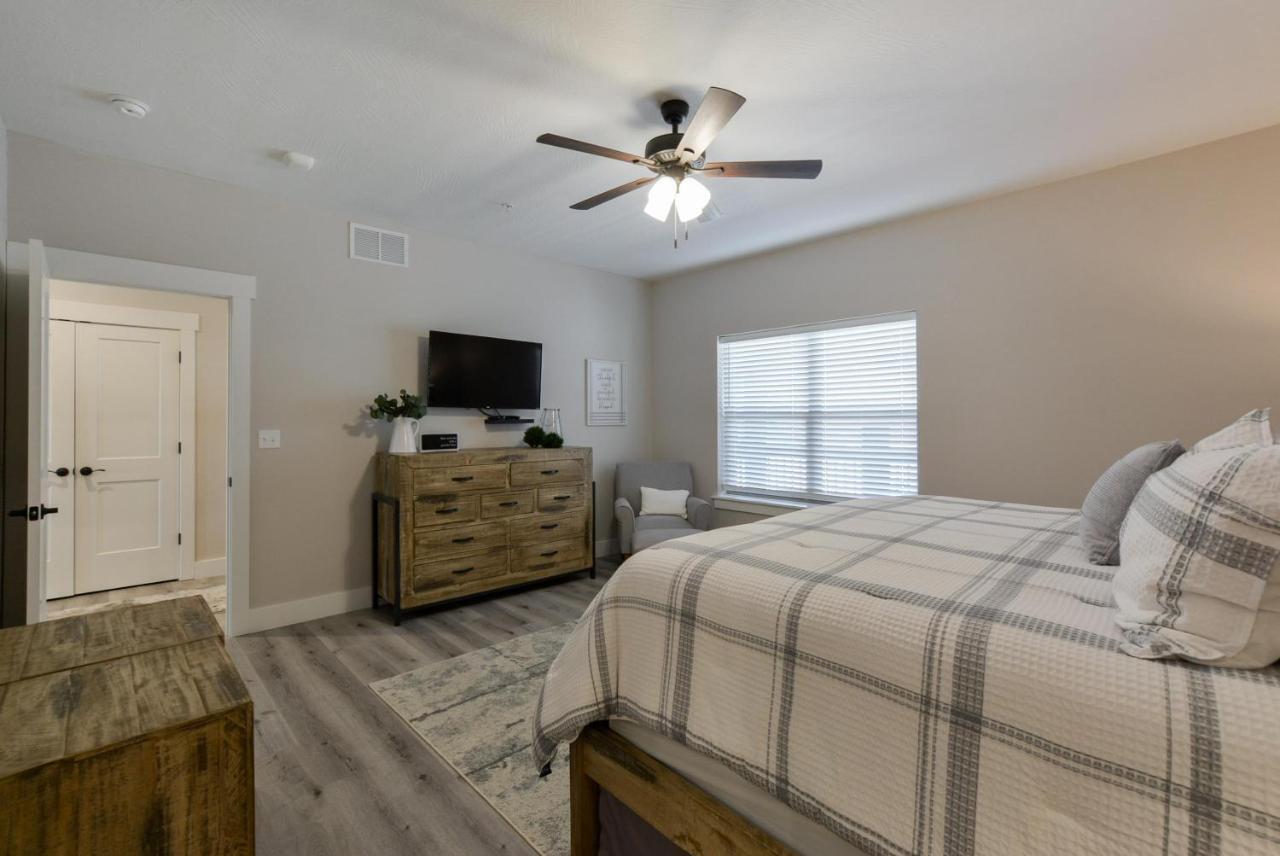 280 Lakefront Drive Property Photo 10