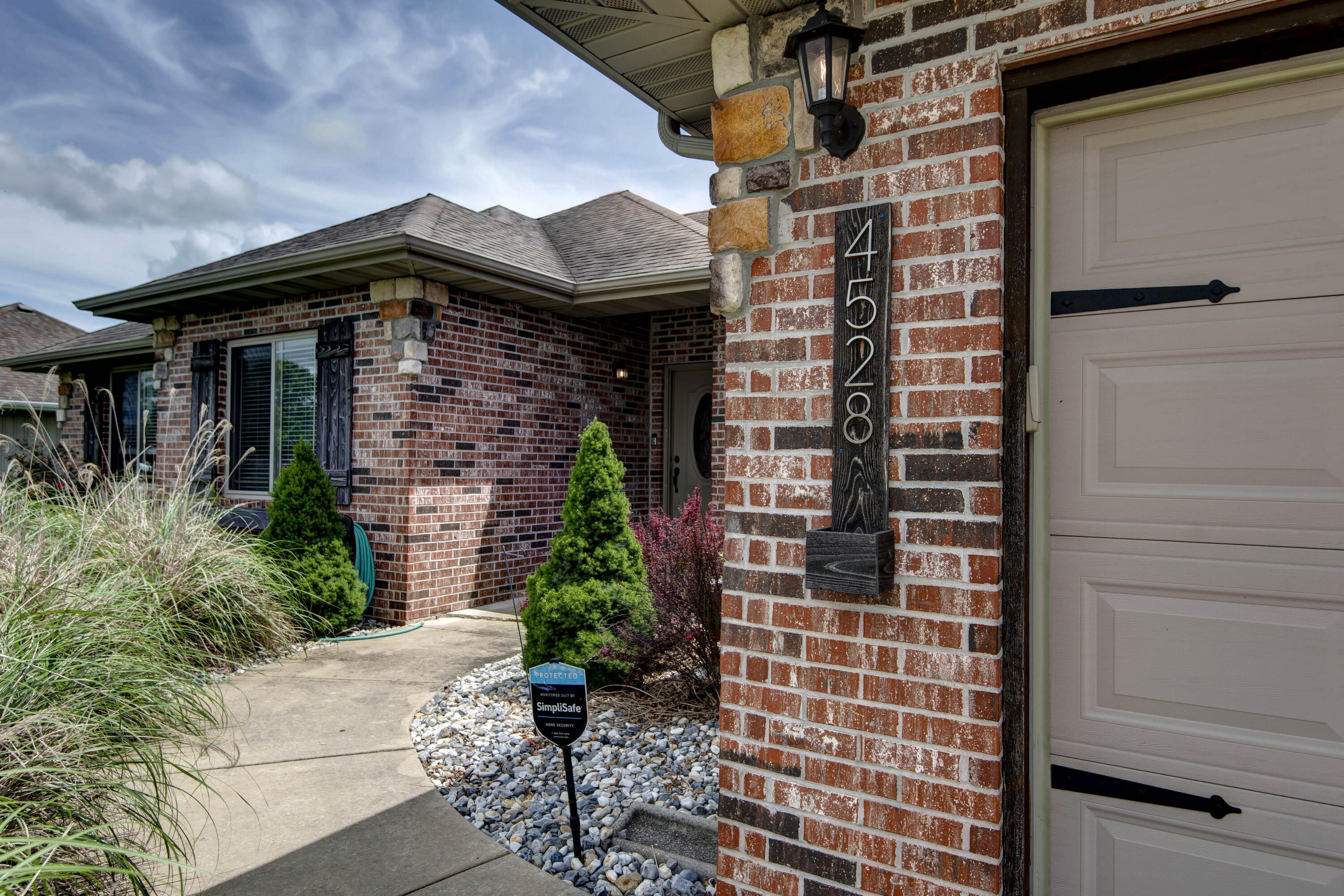 4528 Somerset Drive Property Photo 2