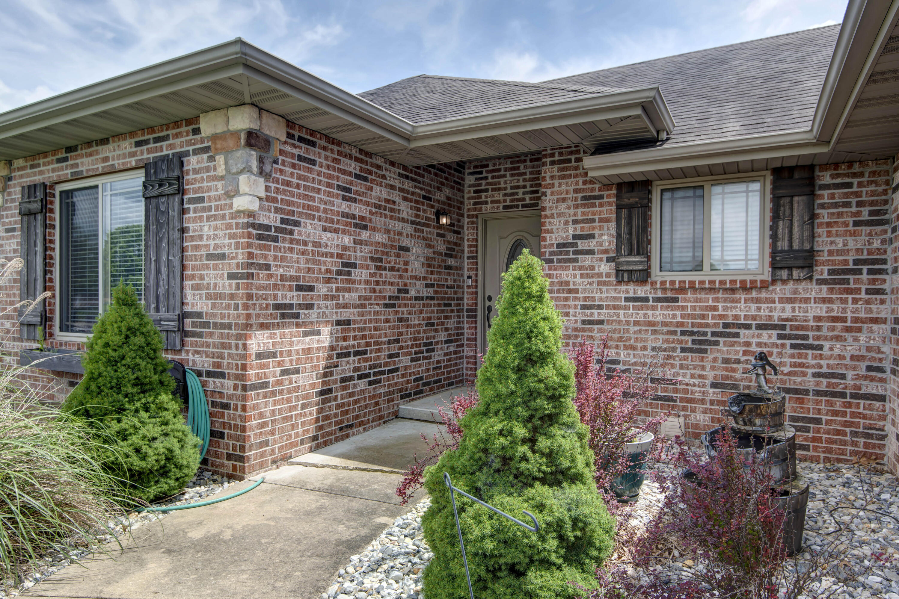 4528 Somerset Drive Property Photo 3