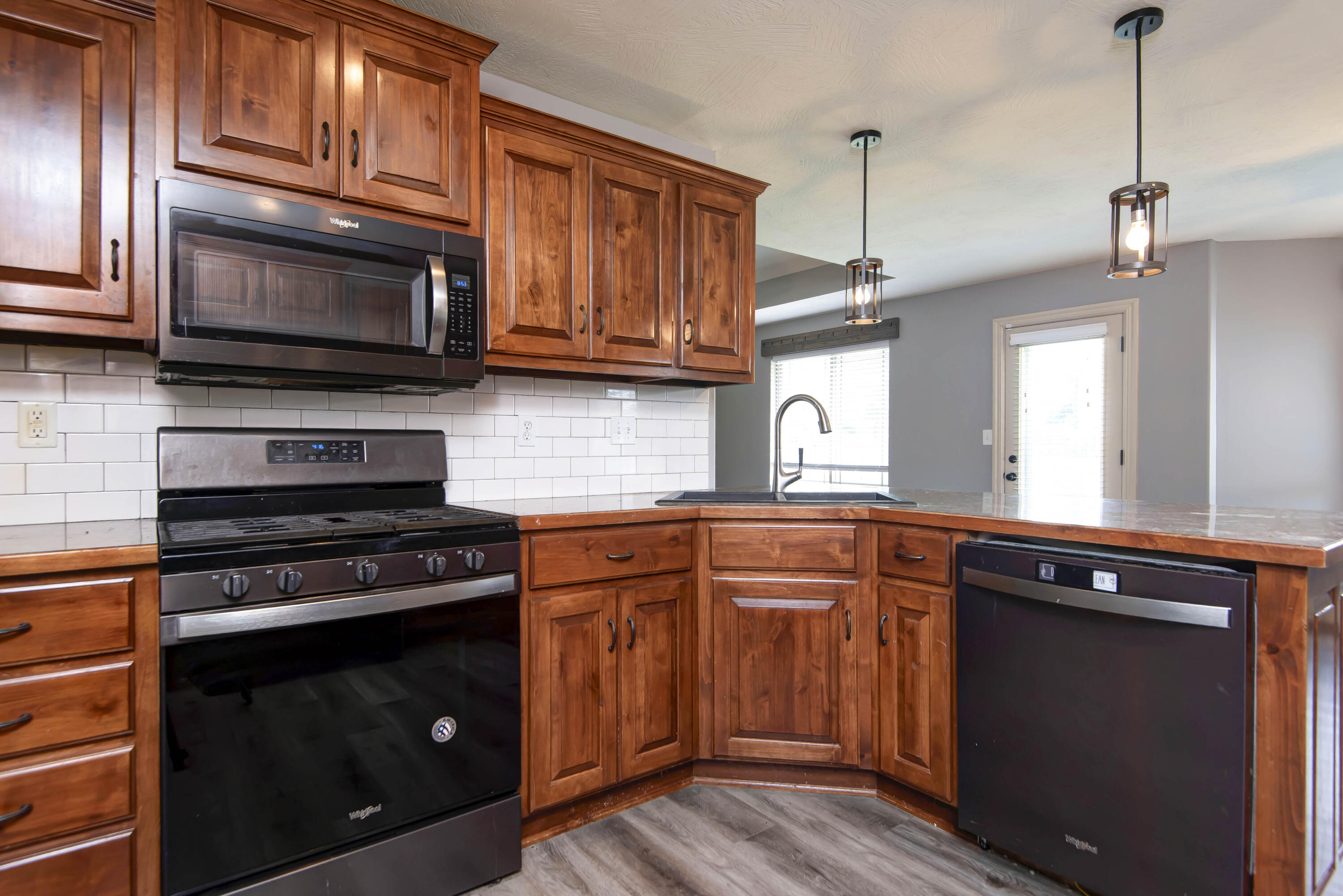 4528 Somerset Drive Property Photo 10