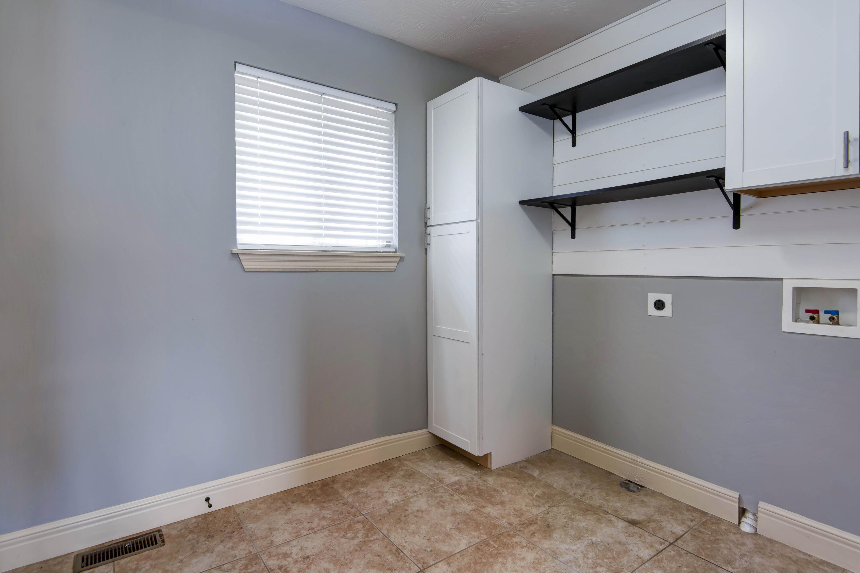 4528 Somerset Drive Property Photo 23