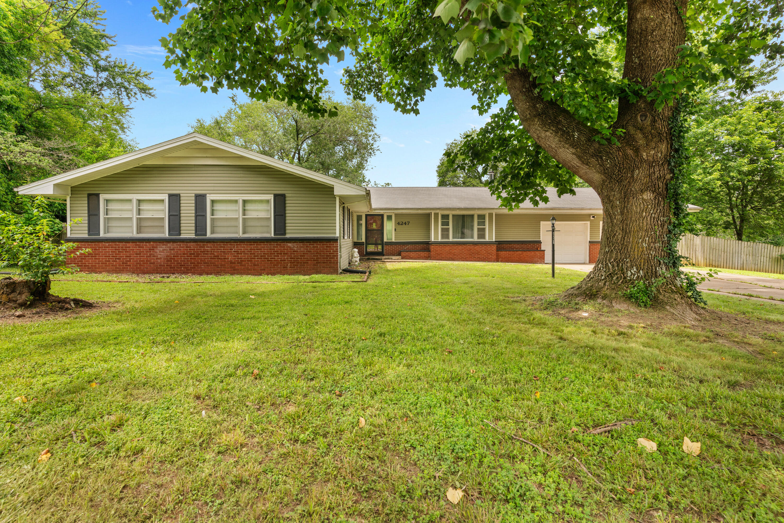 4247 South Farm Road 131 Property Photo 1