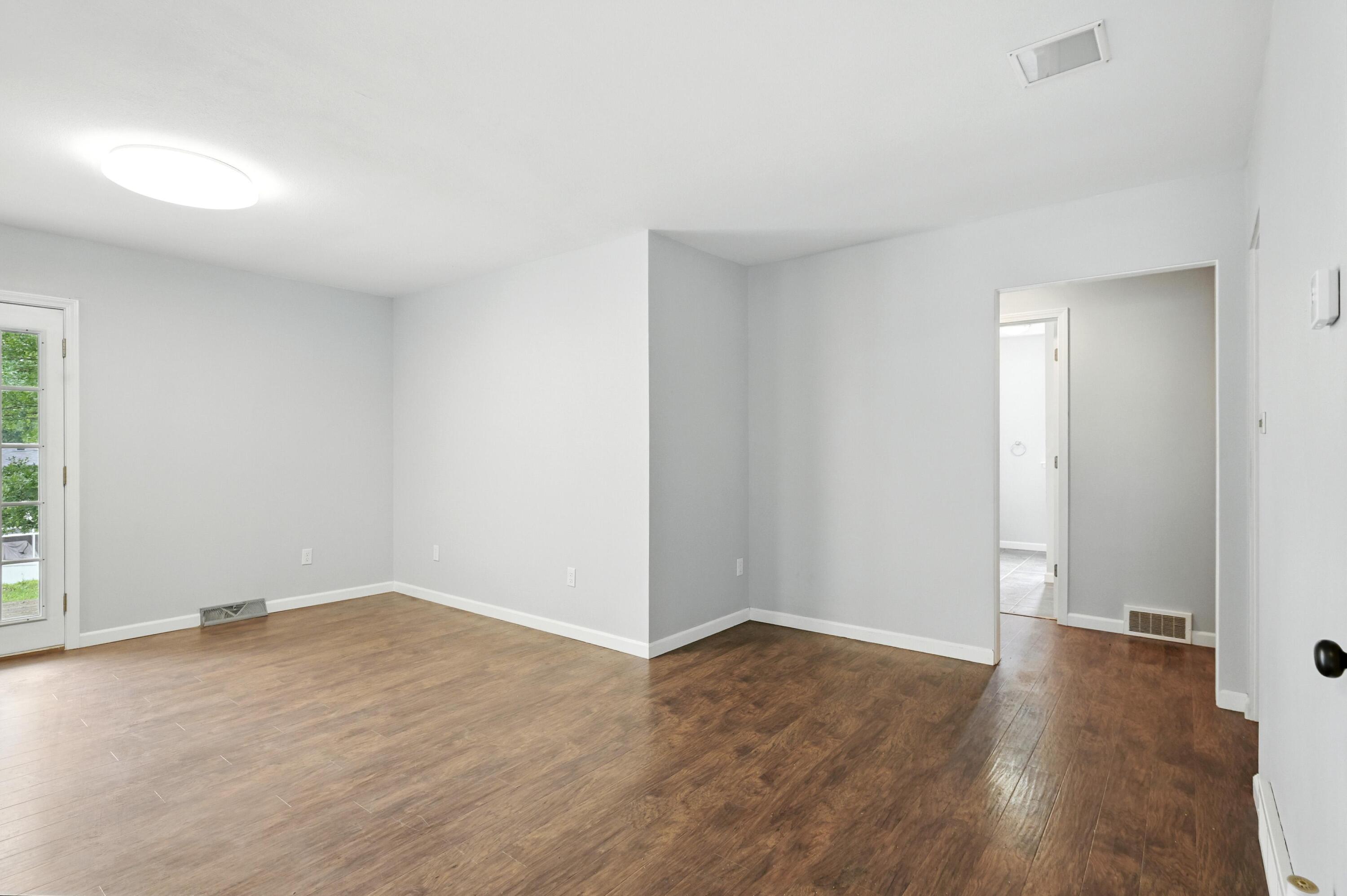 711 West South Street Property Photo 4