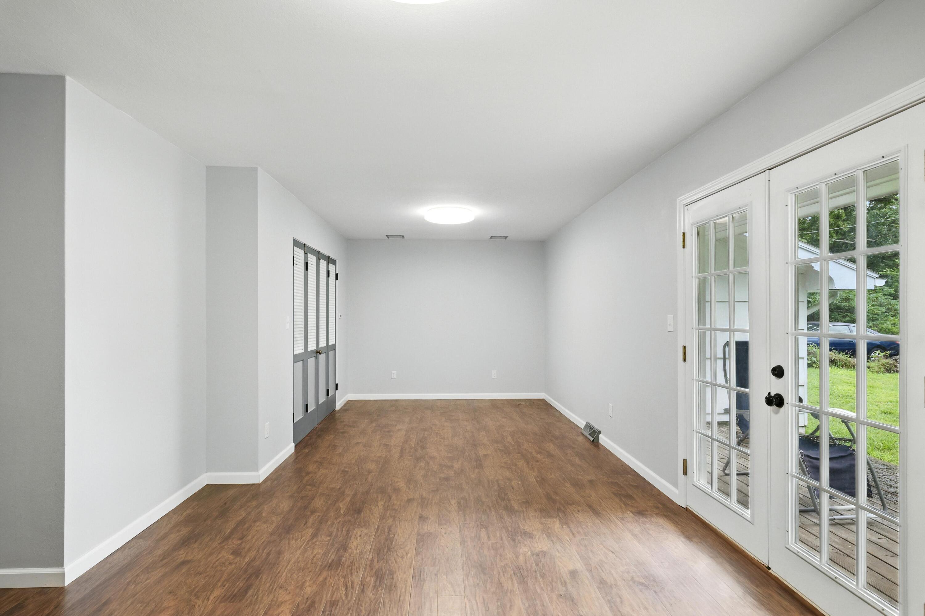 711 West South Street Property Photo 6