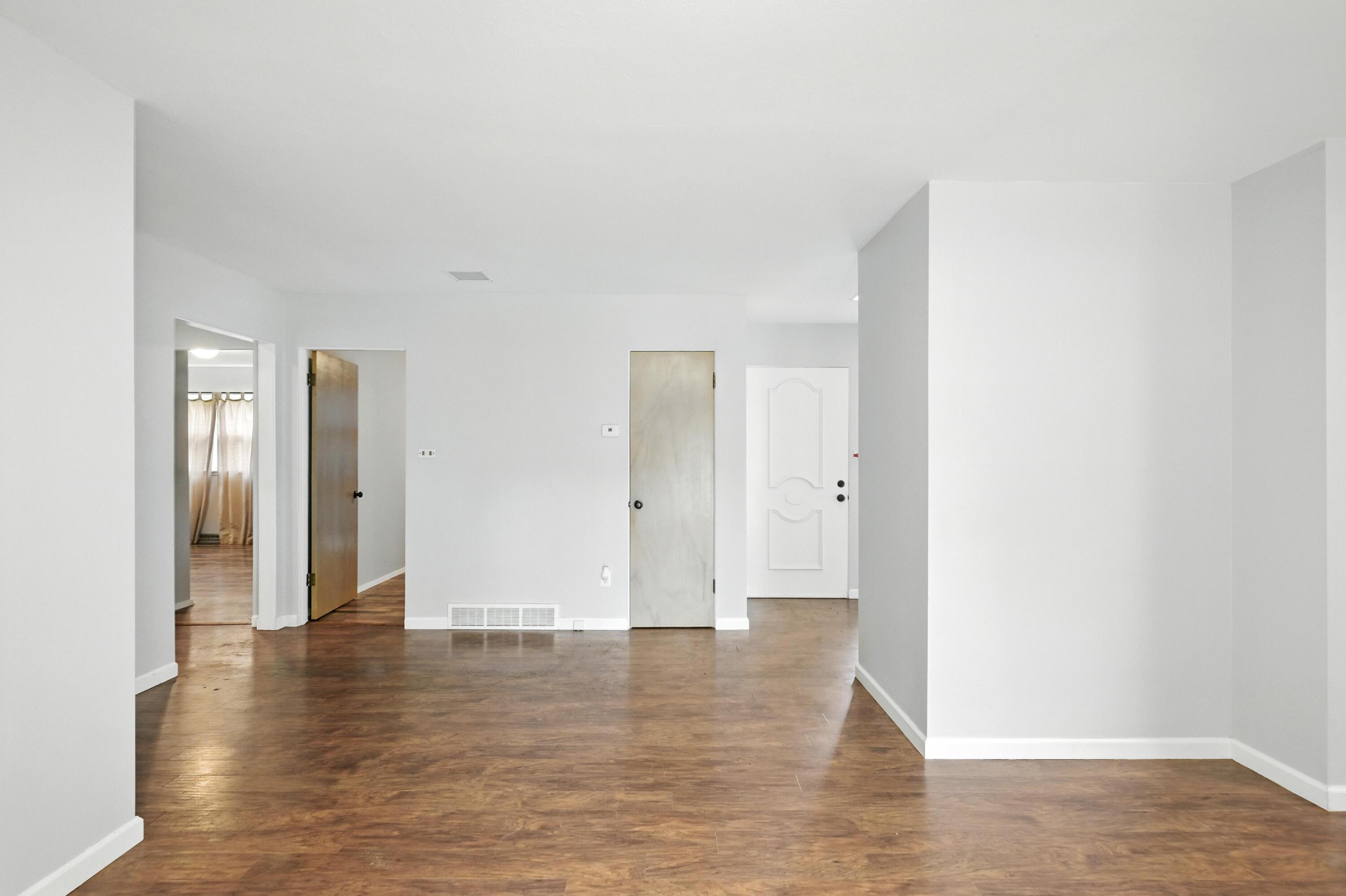 711 West South Street Property Photo 8