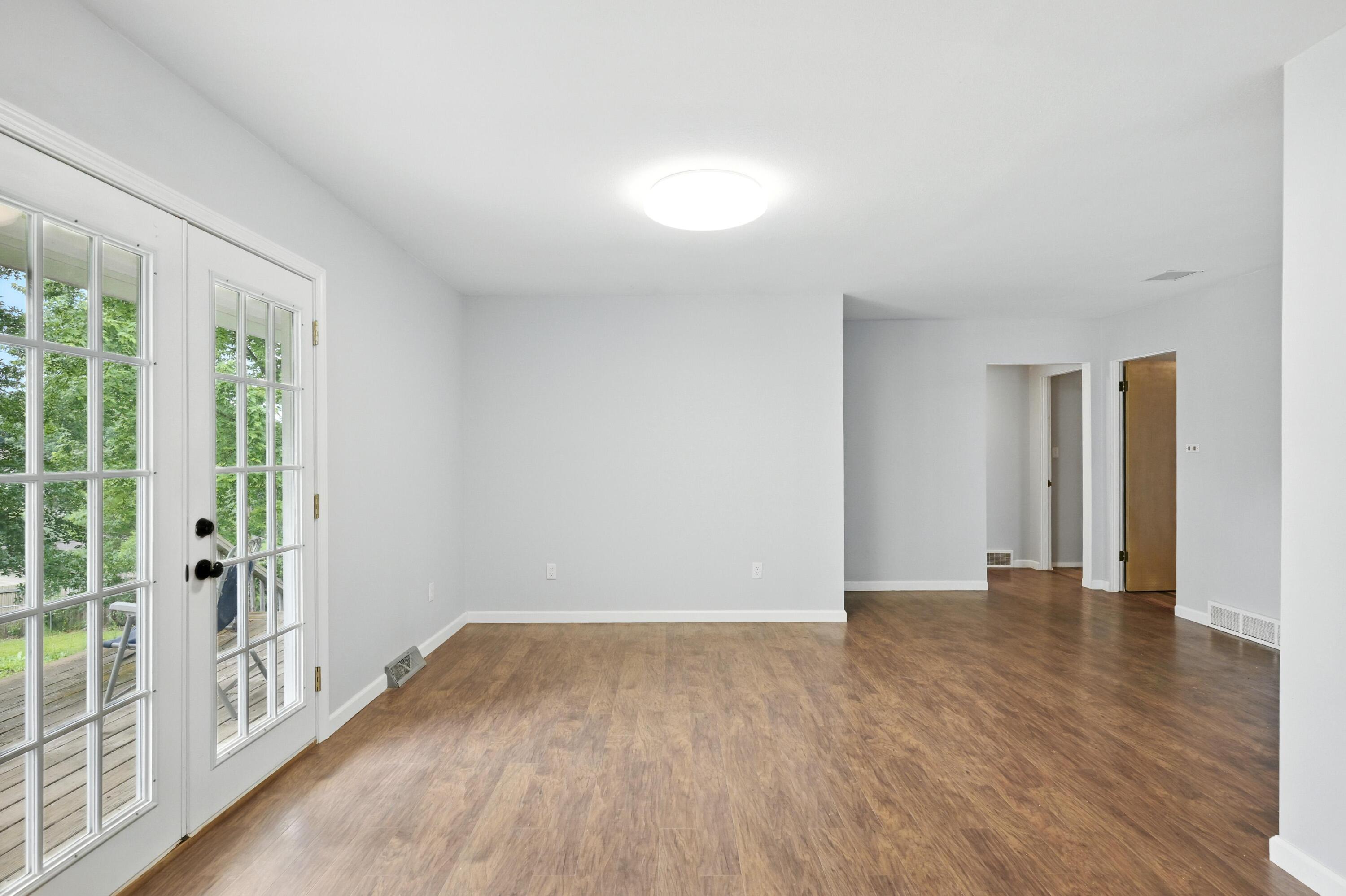 711 West South Street Property Photo 10