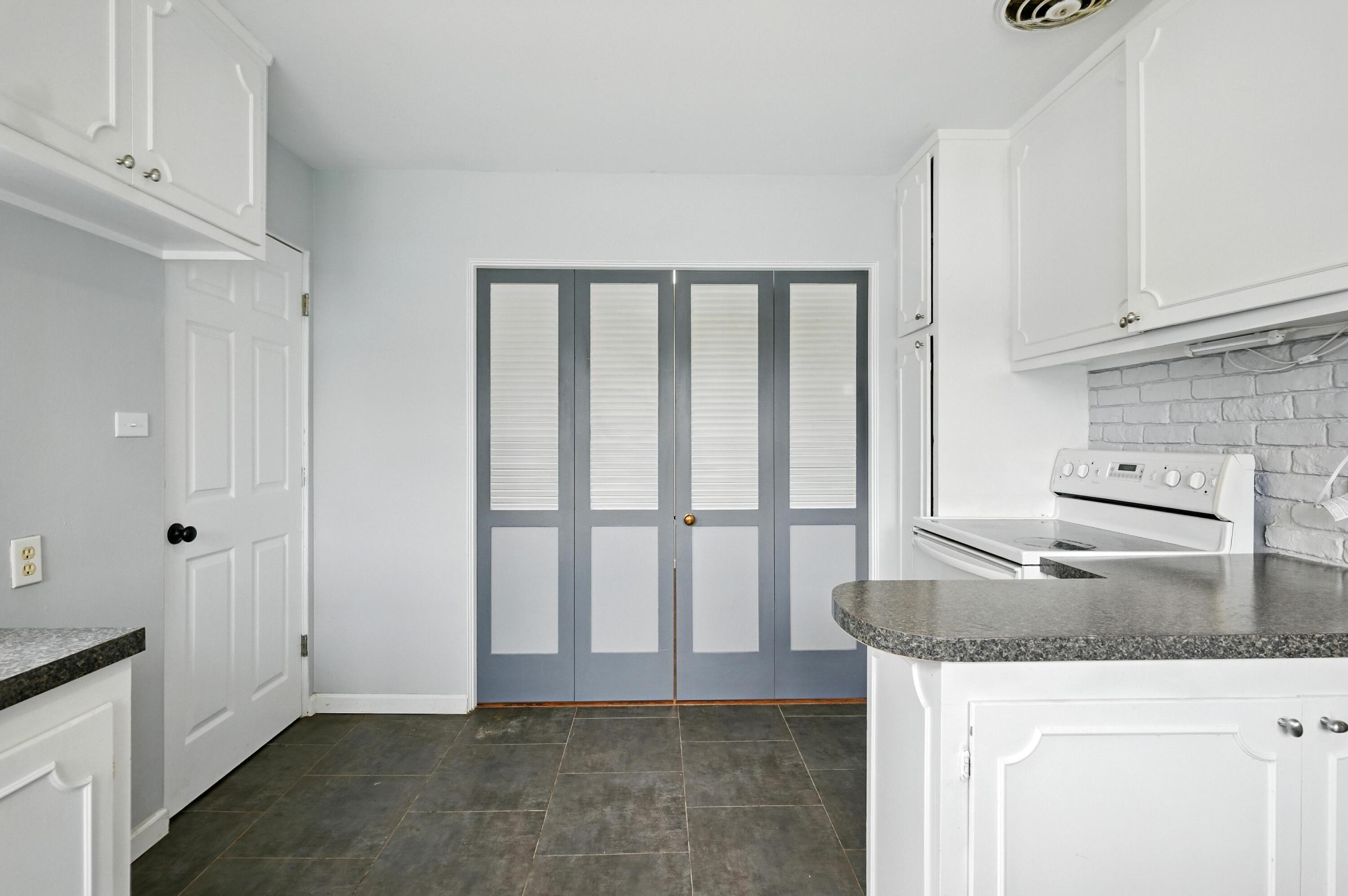 711 West South Street Property Photo 12