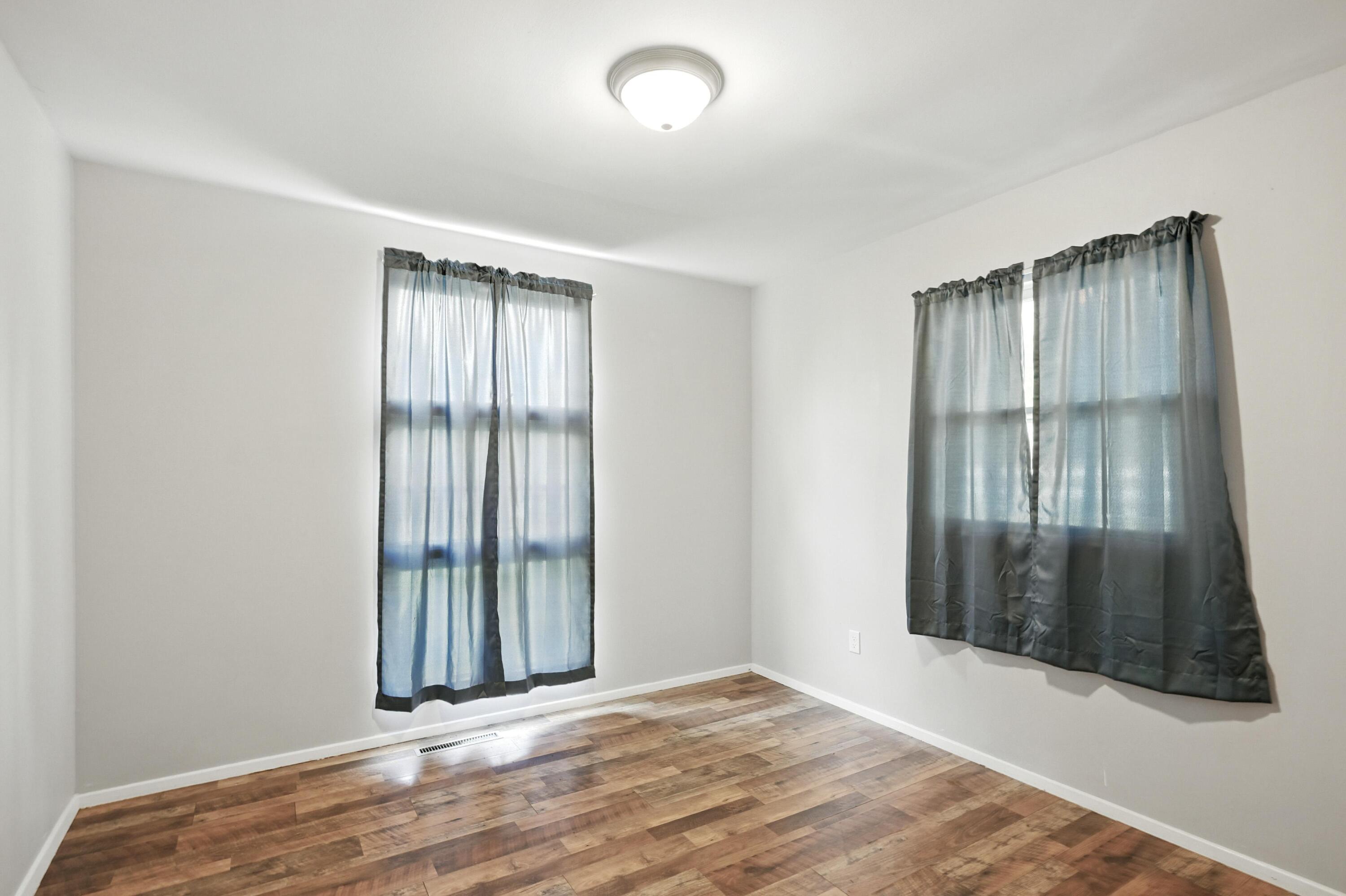 711 West South Street Property Photo 15