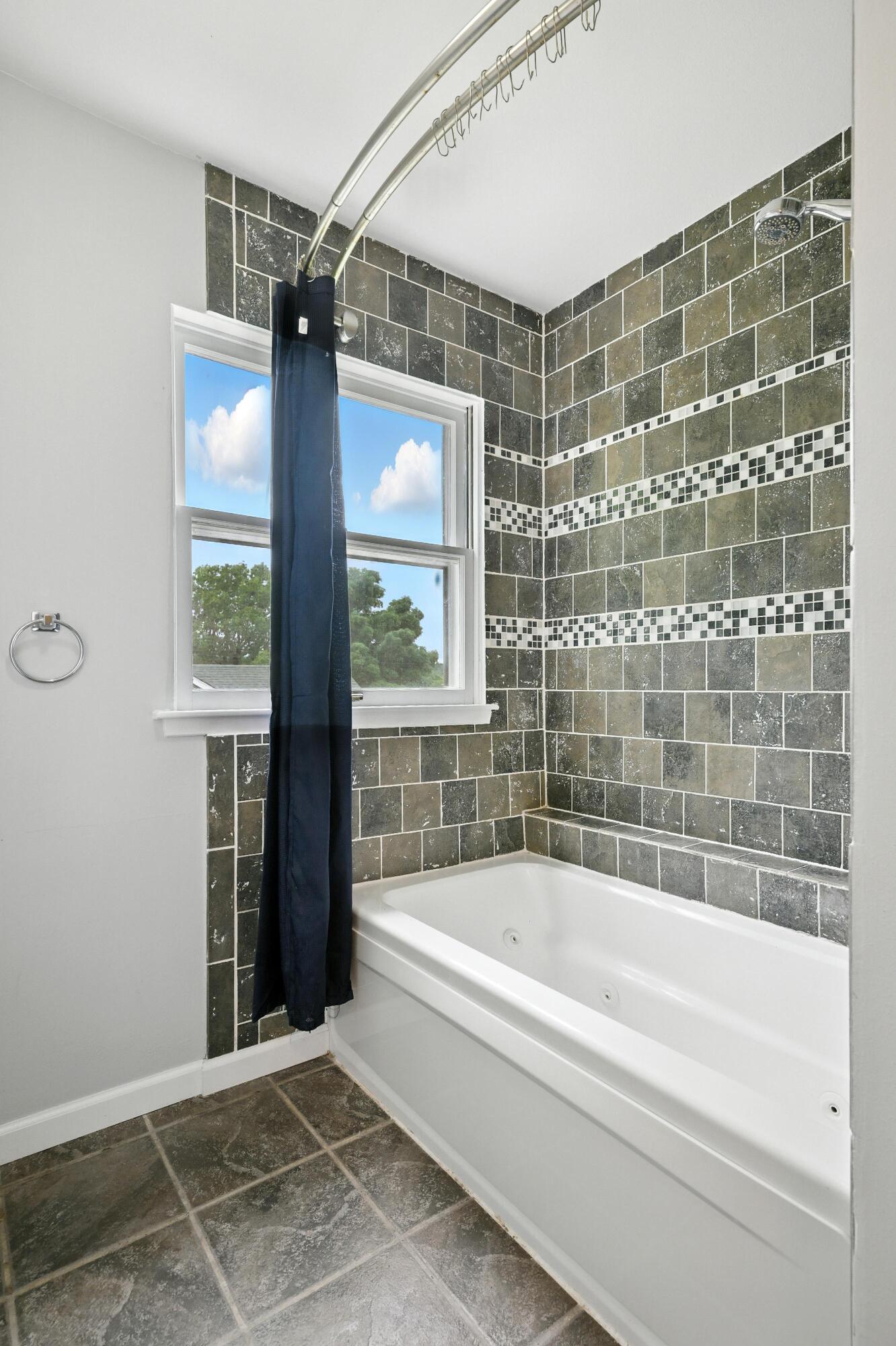 711 West South Street Property Photo 19