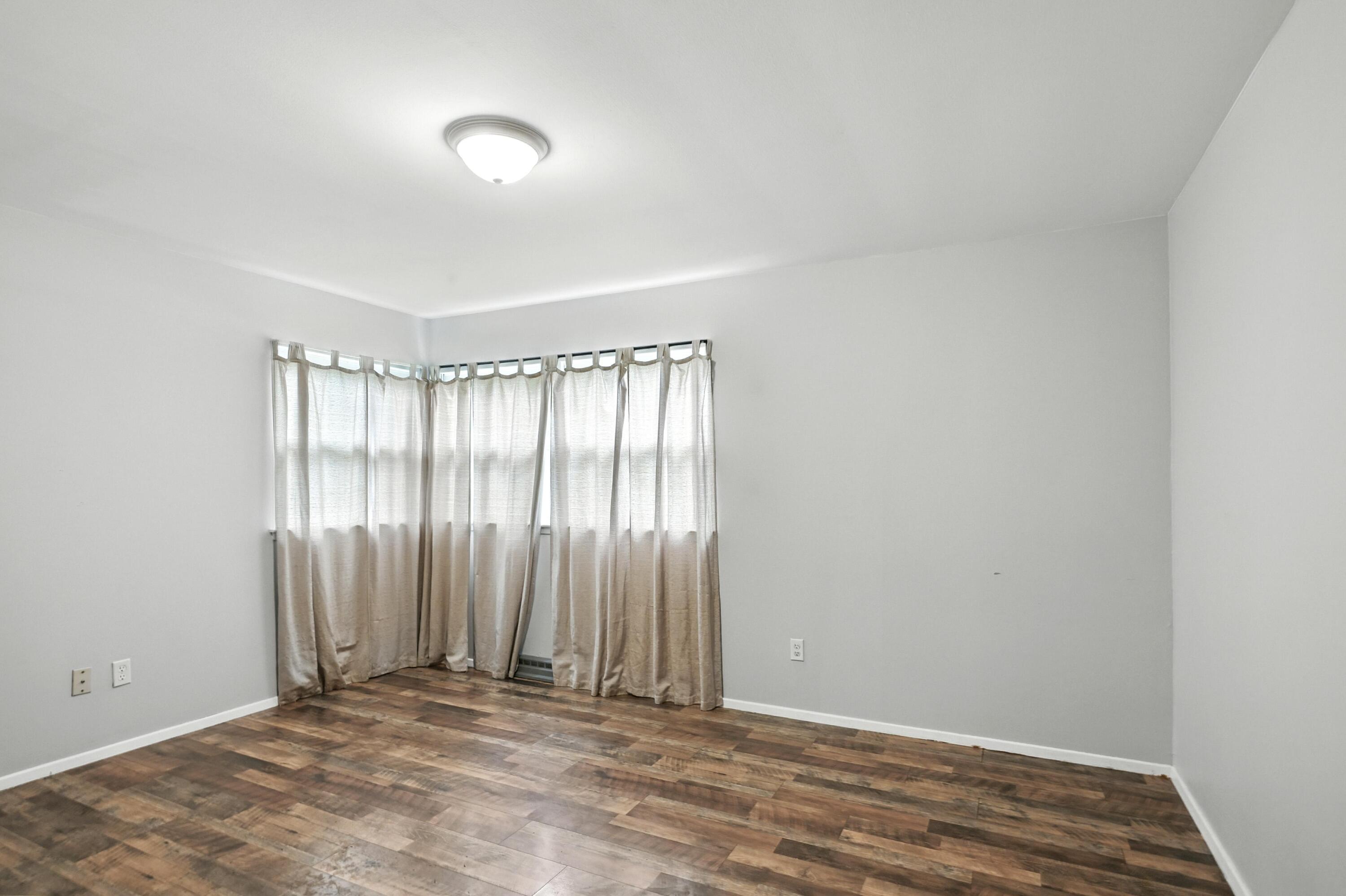 711 West South Street Property Photo 23