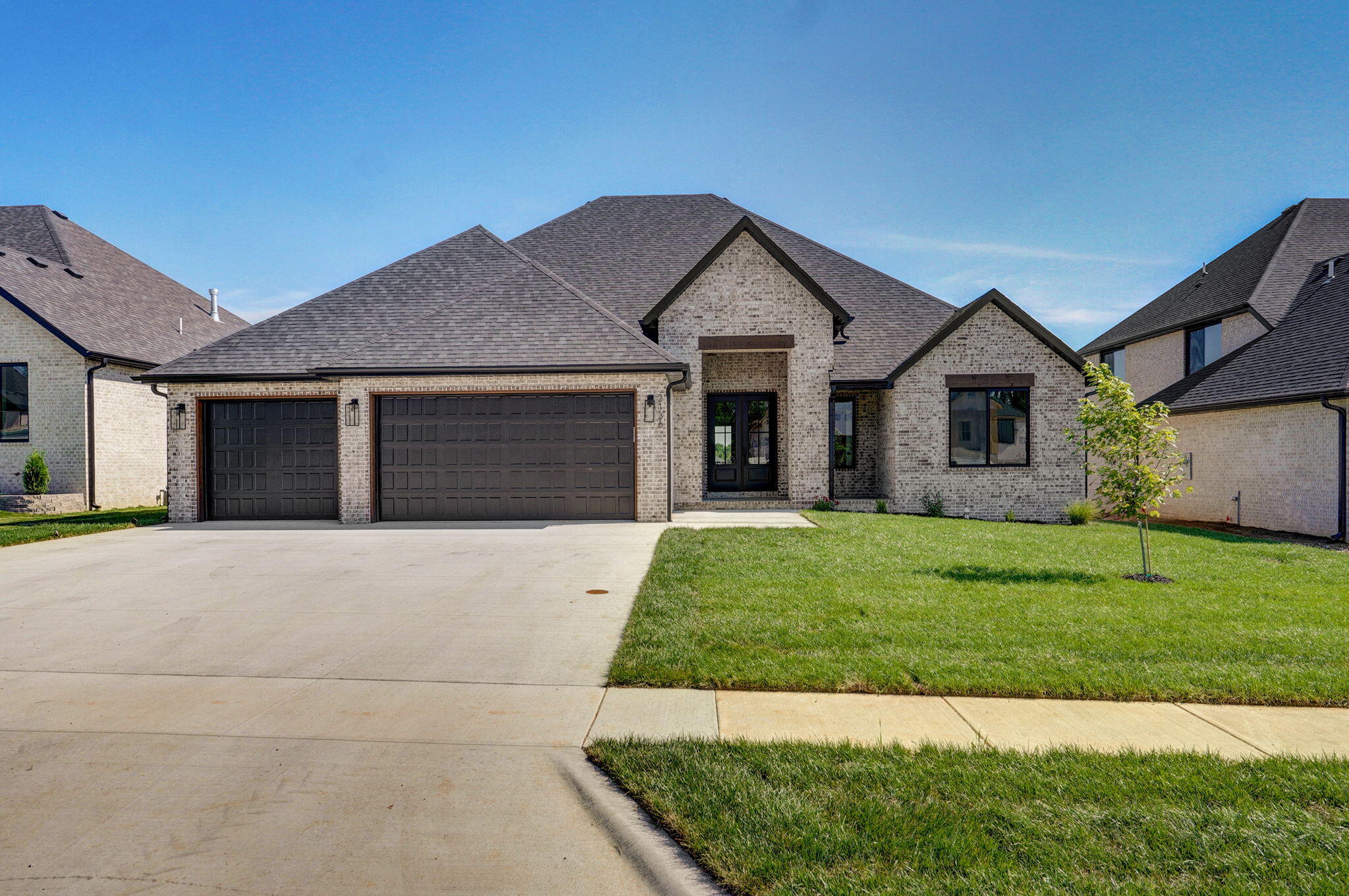 2136 North Silver Charm Avenue Property Photo 1
