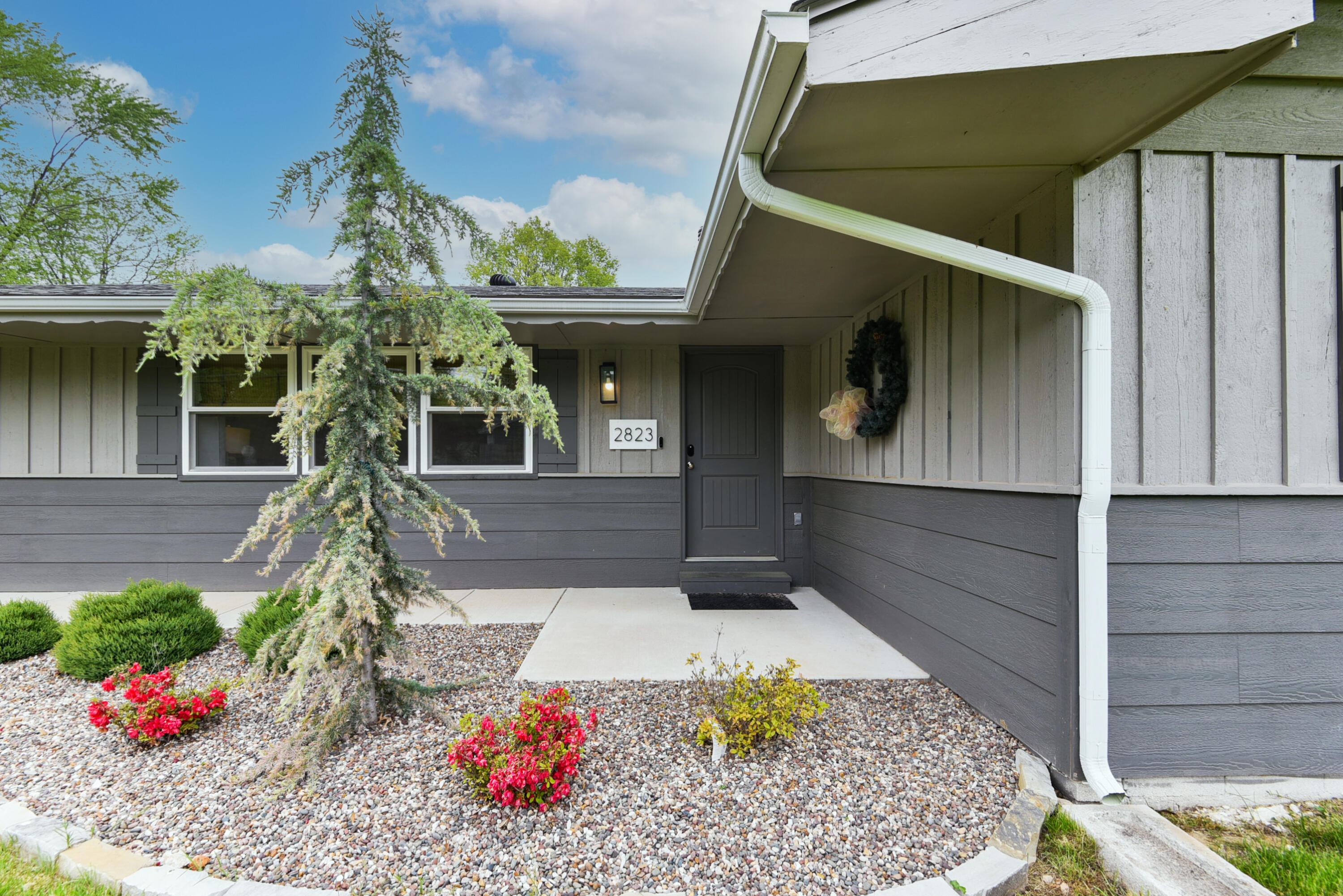 2823 East Catalpa Street Property Photo 2