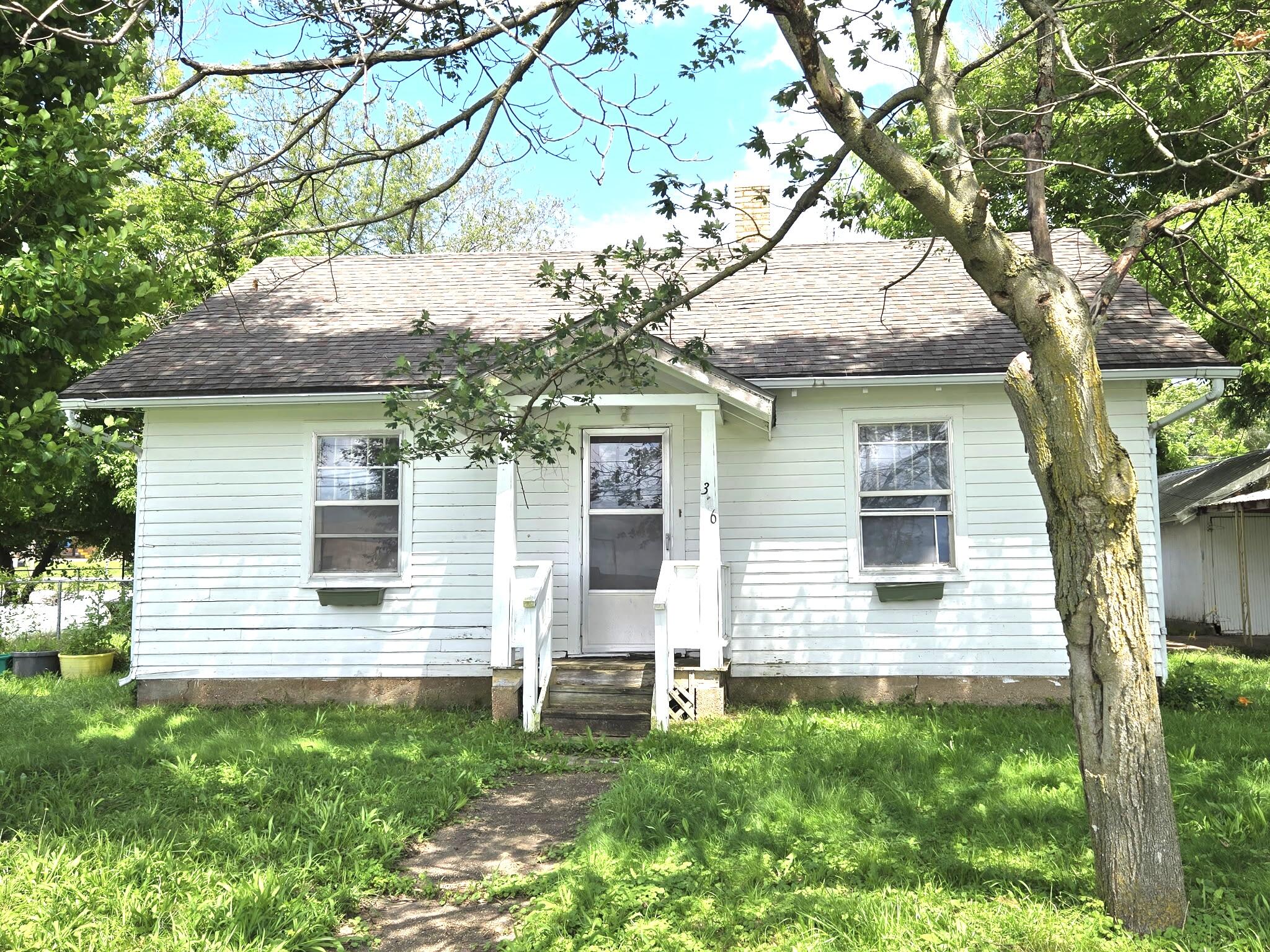 306 South Locust Street Property Photo 1