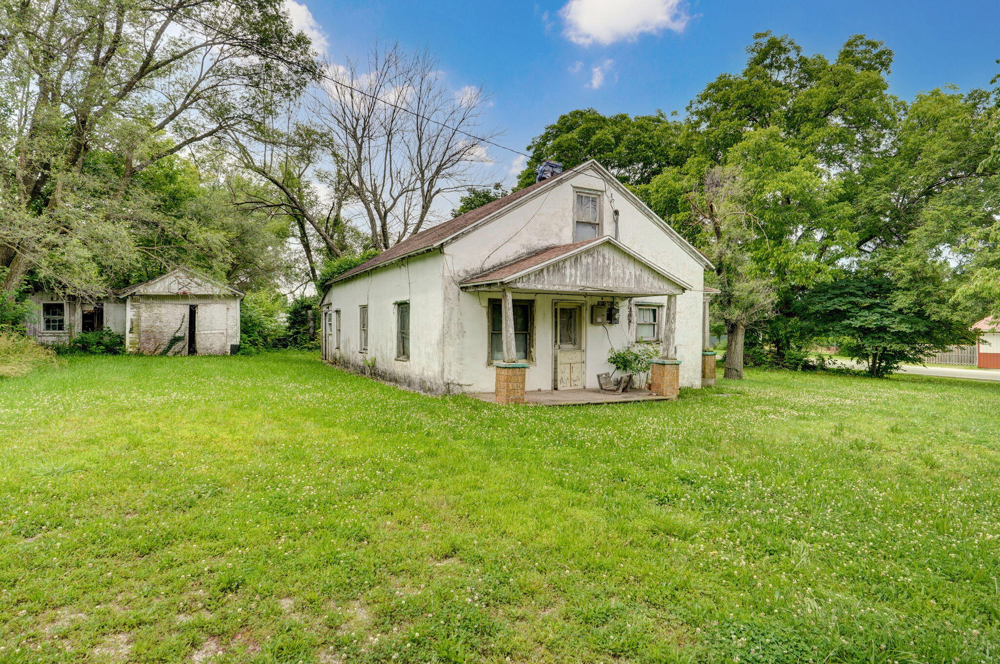 309 West Fourth St Street Property Photo 4