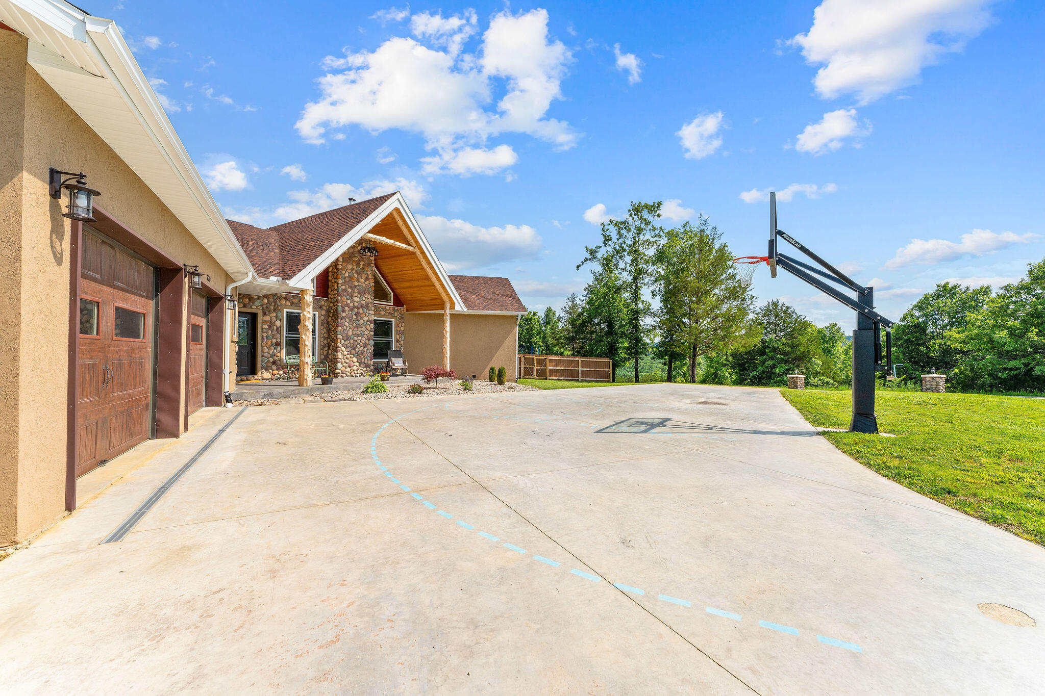 770 Mills Hollow Road Property Photo 4