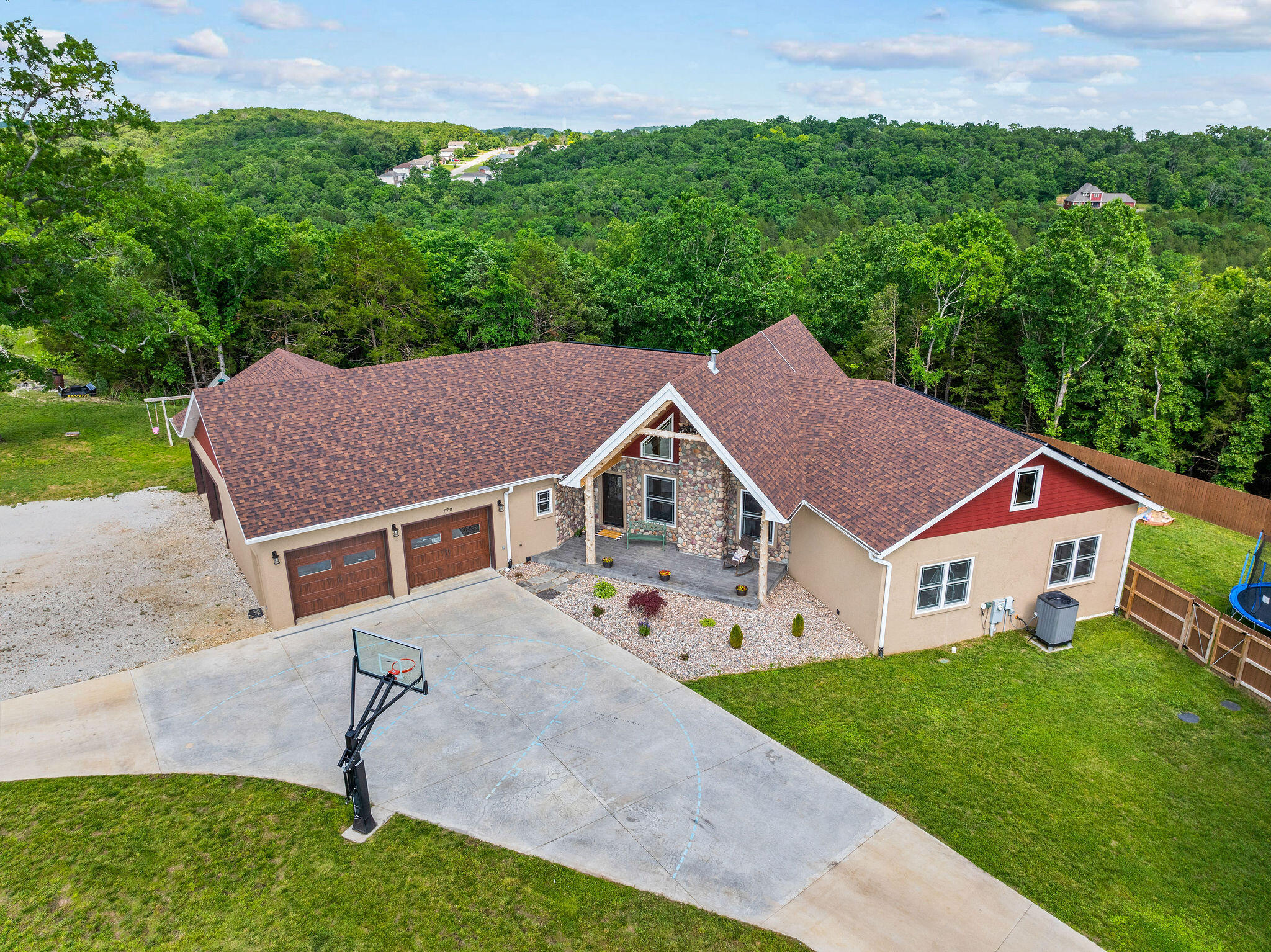 770 Mills Hollow Road Property Photo 11