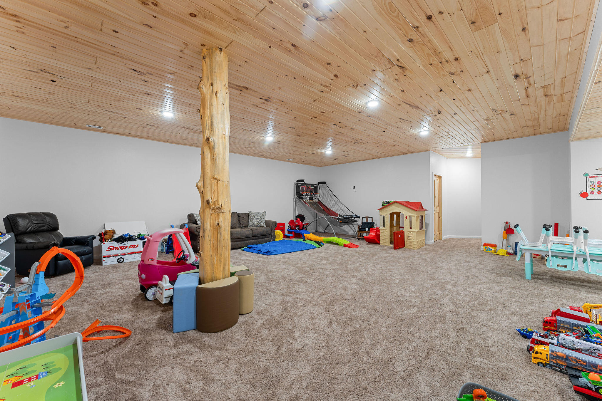 770 Mills Hollow Road Property Photo 45