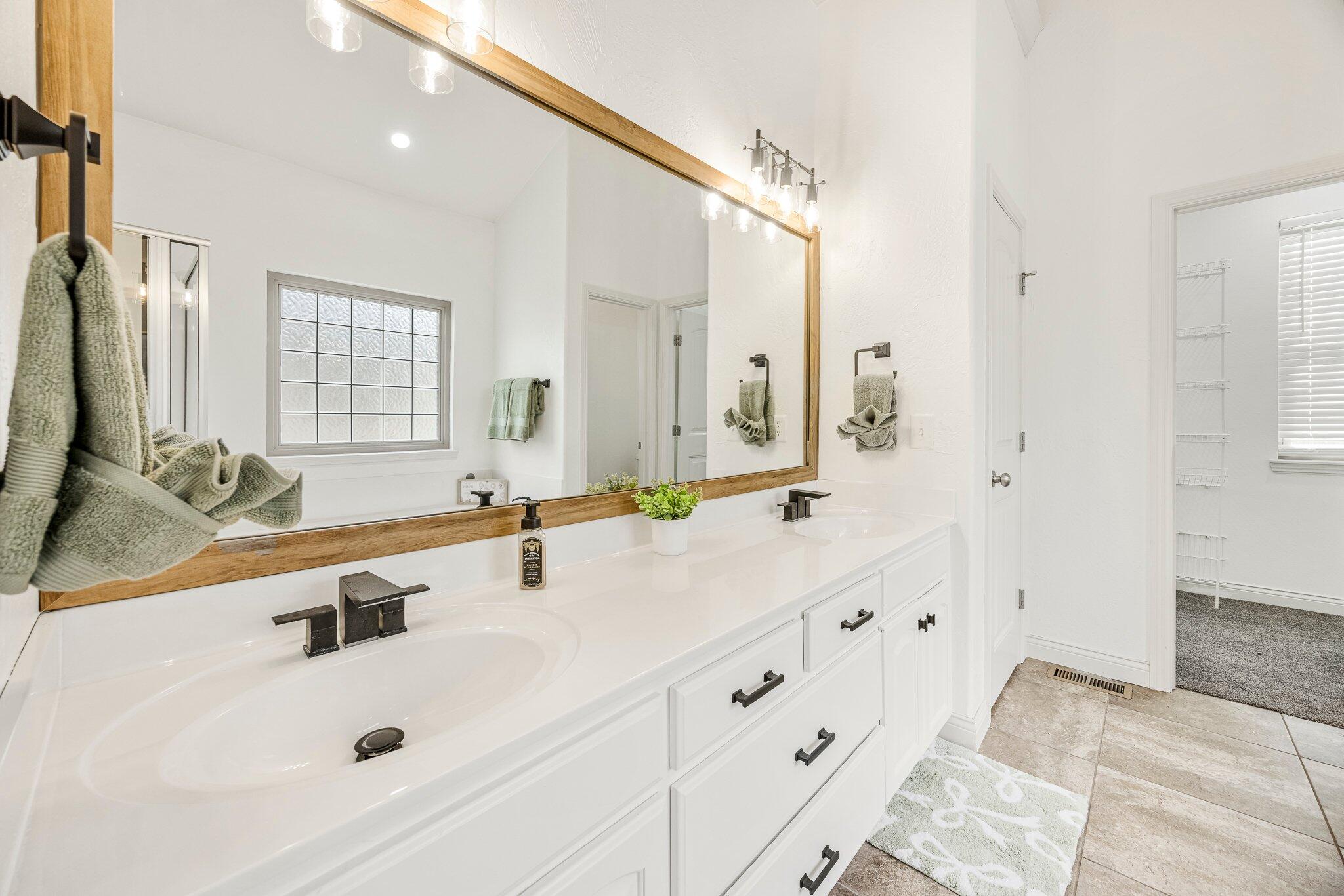 1385 North Vintage Avenue Property Photo 17